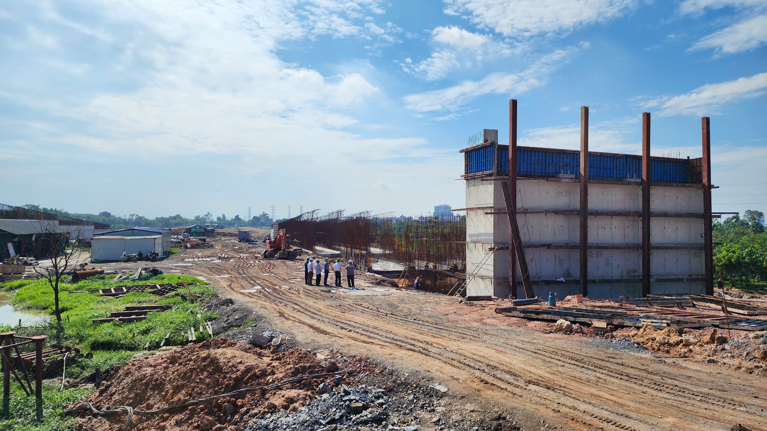 G&aacute;c nghỉ lễ, h&agrave;ng trăm c&ocirc;ng nh&acirc;n b&aacute;m c&ocirc;ng trường V&agrave;nh đai 4- Ảnh 17.