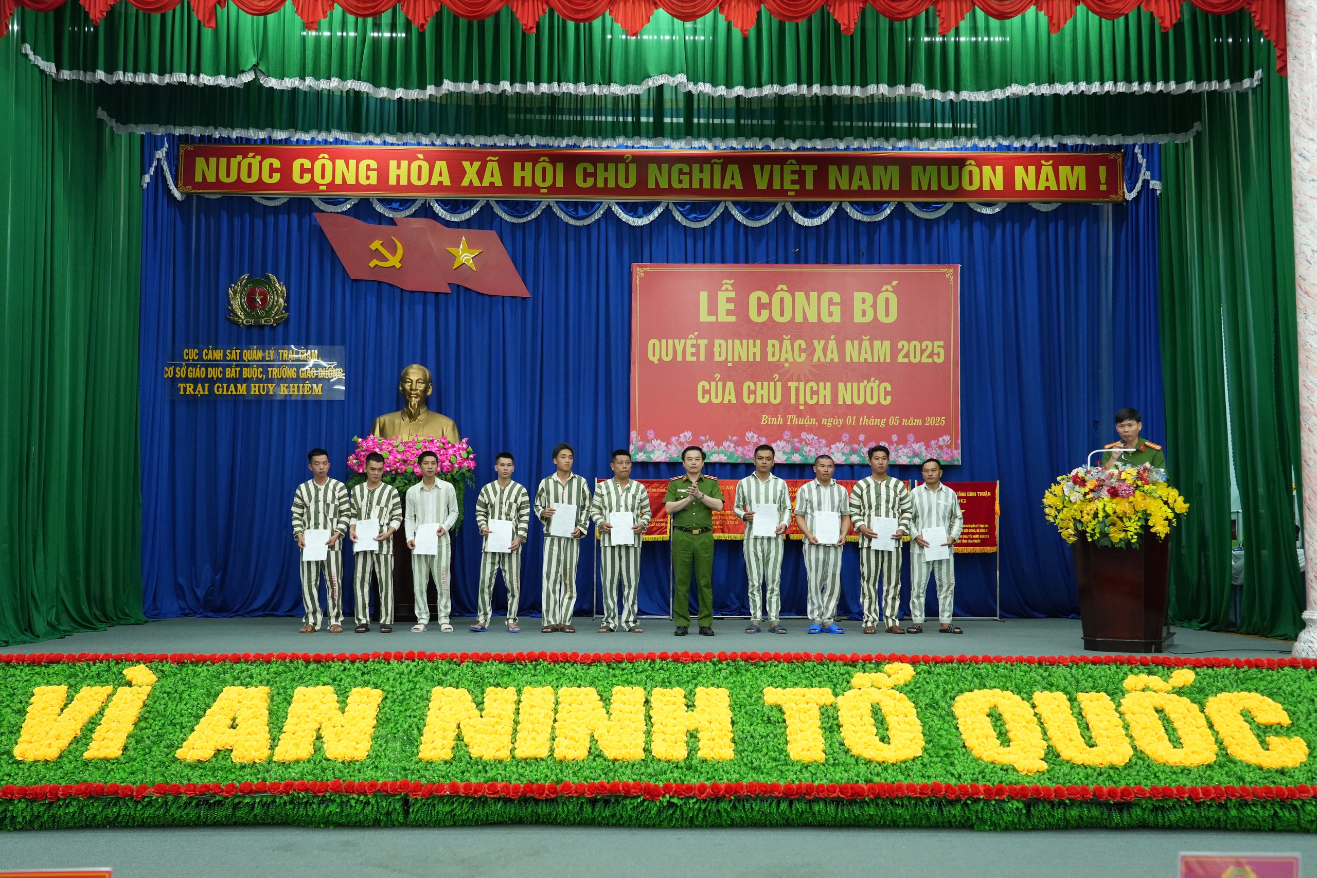 Chủ tịch nước đặc x&aacute; h&agrave;ng trăm phạm nh&acirc;n tại c&aacute;c trại giam ở B&igrave;nh Thuận- Ảnh 1.