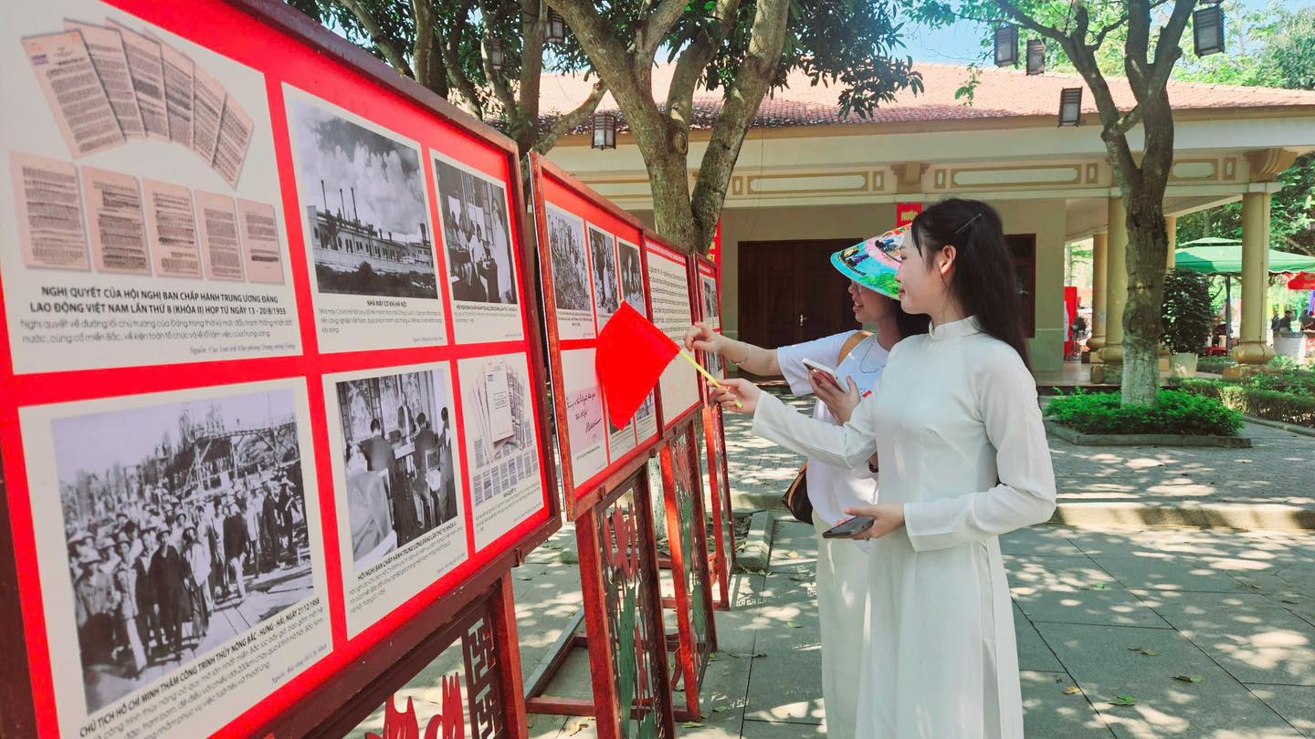 L&ograve;ng người như lắng lại giữa L&agrave;ng Sen- Ảnh 6.