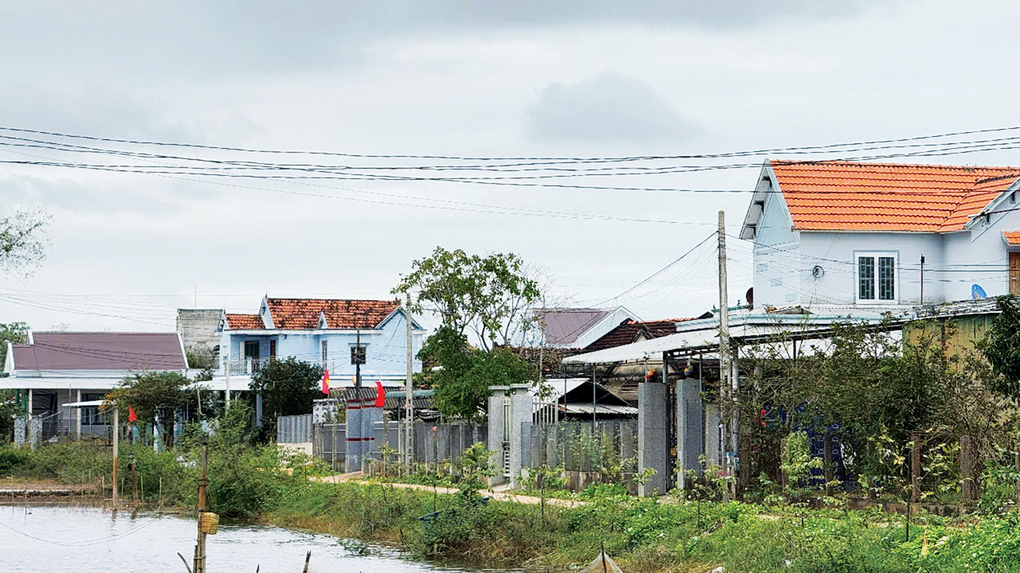 Trở lại làng liệt sĩ, xóm anh hùng Mù U- Ảnh 2. Trở lại làng liệt sĩ, xóm anh hùng Mù U- Ảnh 2.