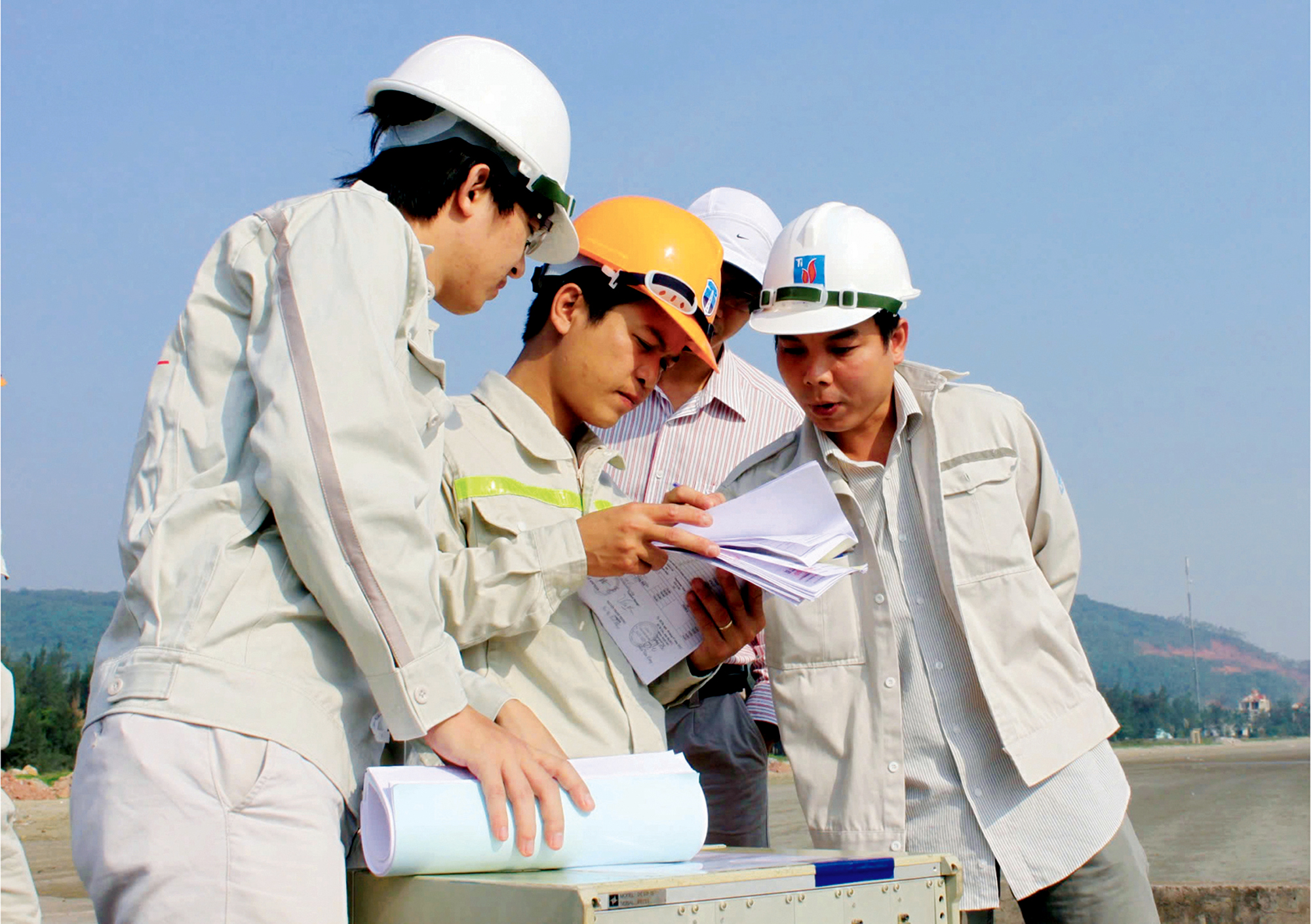 Những người &ldquo;đi đầu, về cuối&rdquo; giữa tr&ugrave;ng khơi- Ảnh 1.