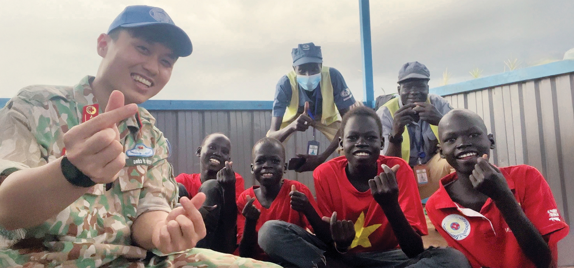 L&iacute;nh mũ nồi xanh Việt Nam gieo mầm h&ograve;a b&igrave;nh- Ảnh 1.