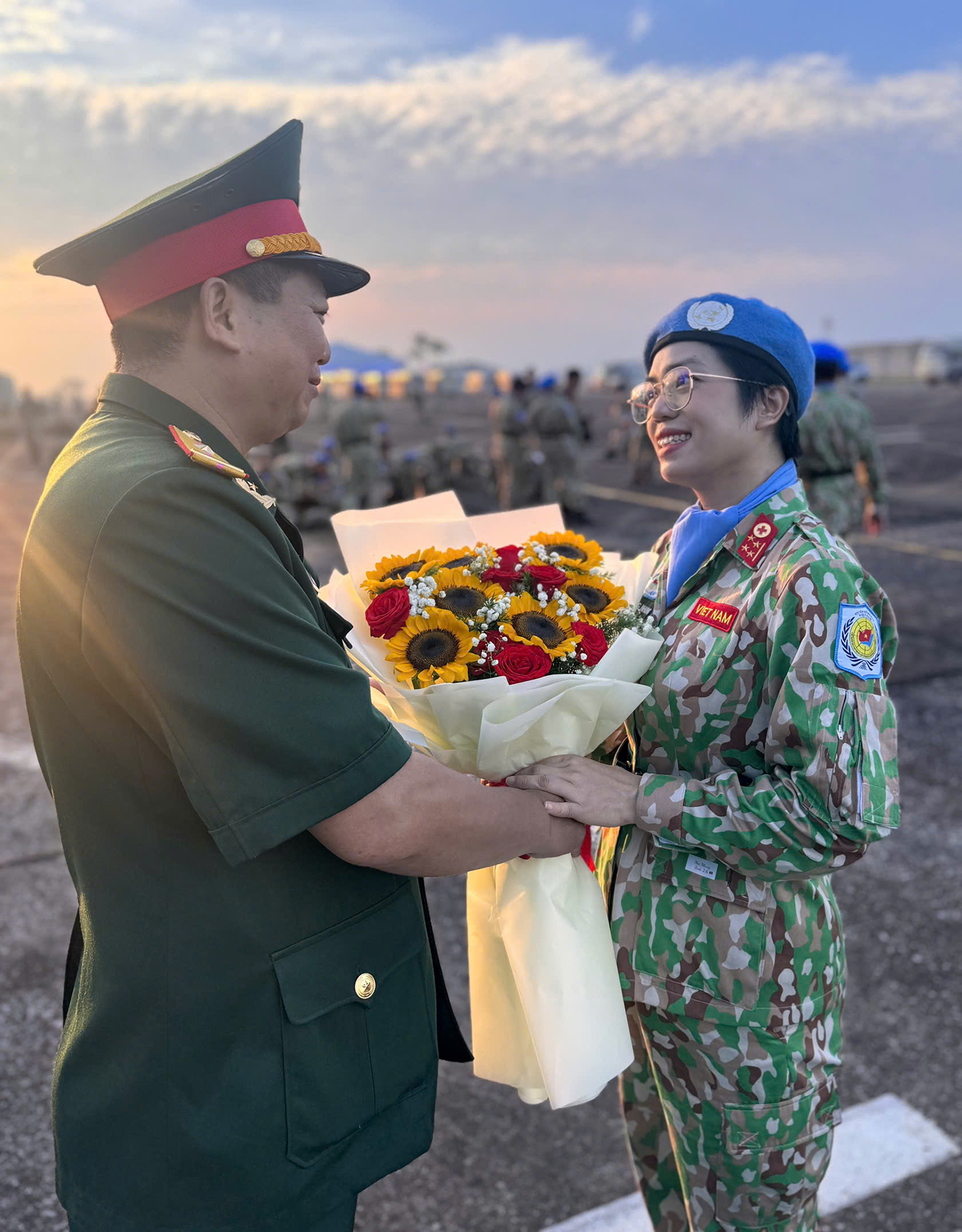 L&iacute;nh mũ nồi xanh Việt Nam gieo mầm h&ograve;a b&igrave;nh- Ảnh 2.