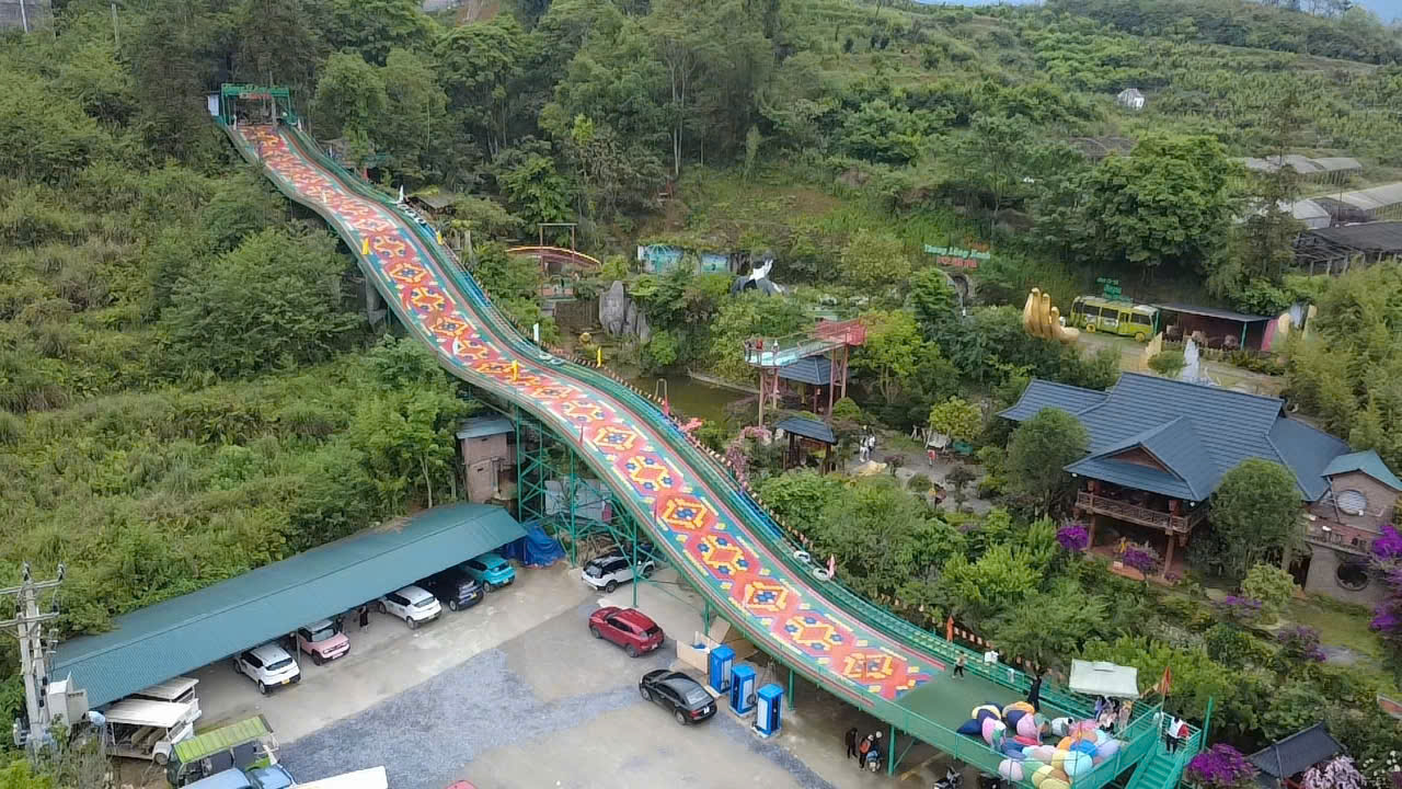 Sa Pa rực rỡ sắc hoa, nhộn nhịp đ&oacute;n h&agrave;ng chục ngh&igrave;n du kh&aacute;ch- Ảnh 16.