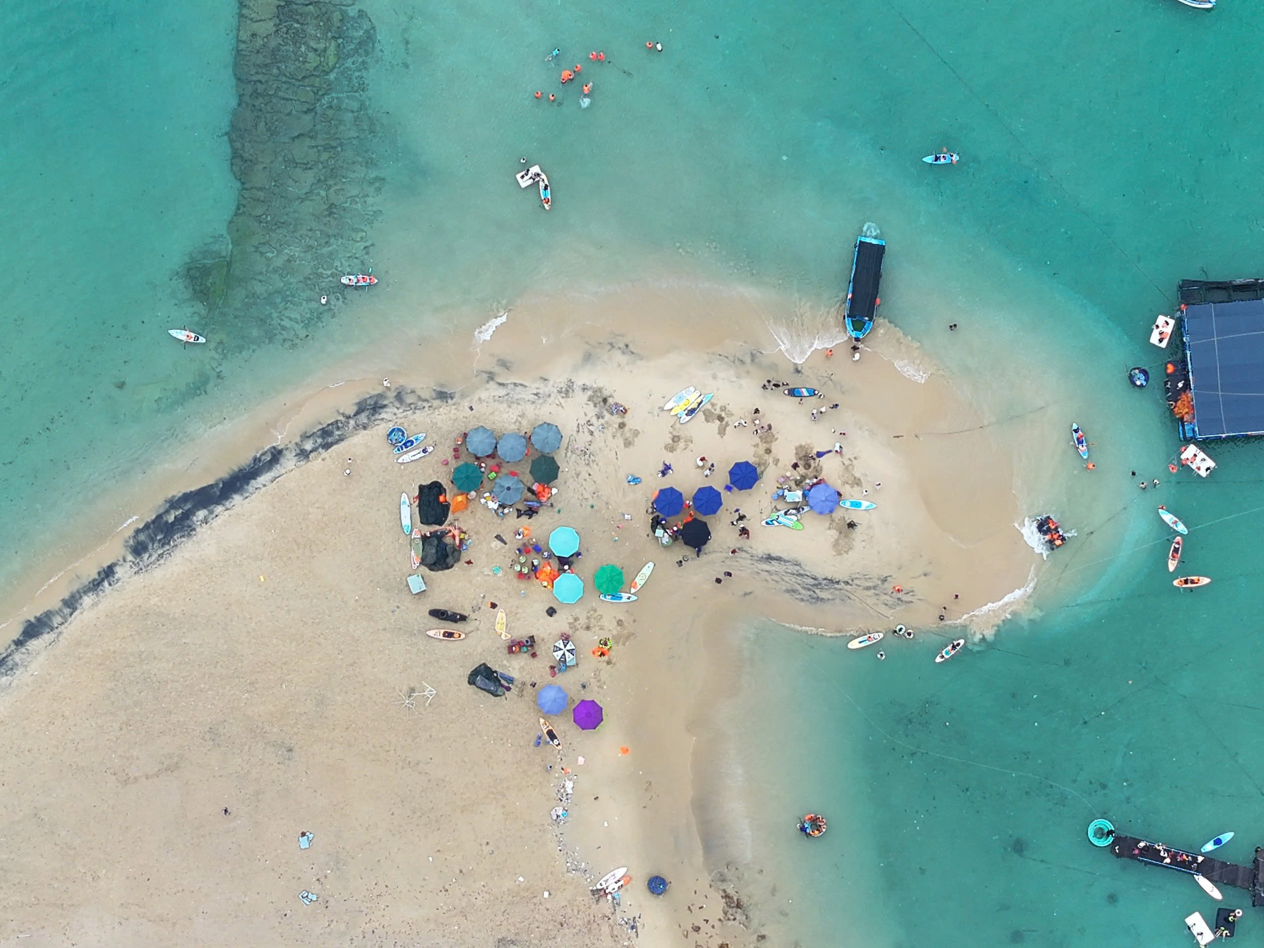 Vụ tai nạn m&ocirc; t&ocirc; nước ở H&ograve;n Kh&ocirc;, b&eacute; 8 tuổi tử vong: Người mẹ b&agrave;ng ho&agrave;ng ngất lịm- Ảnh 2.