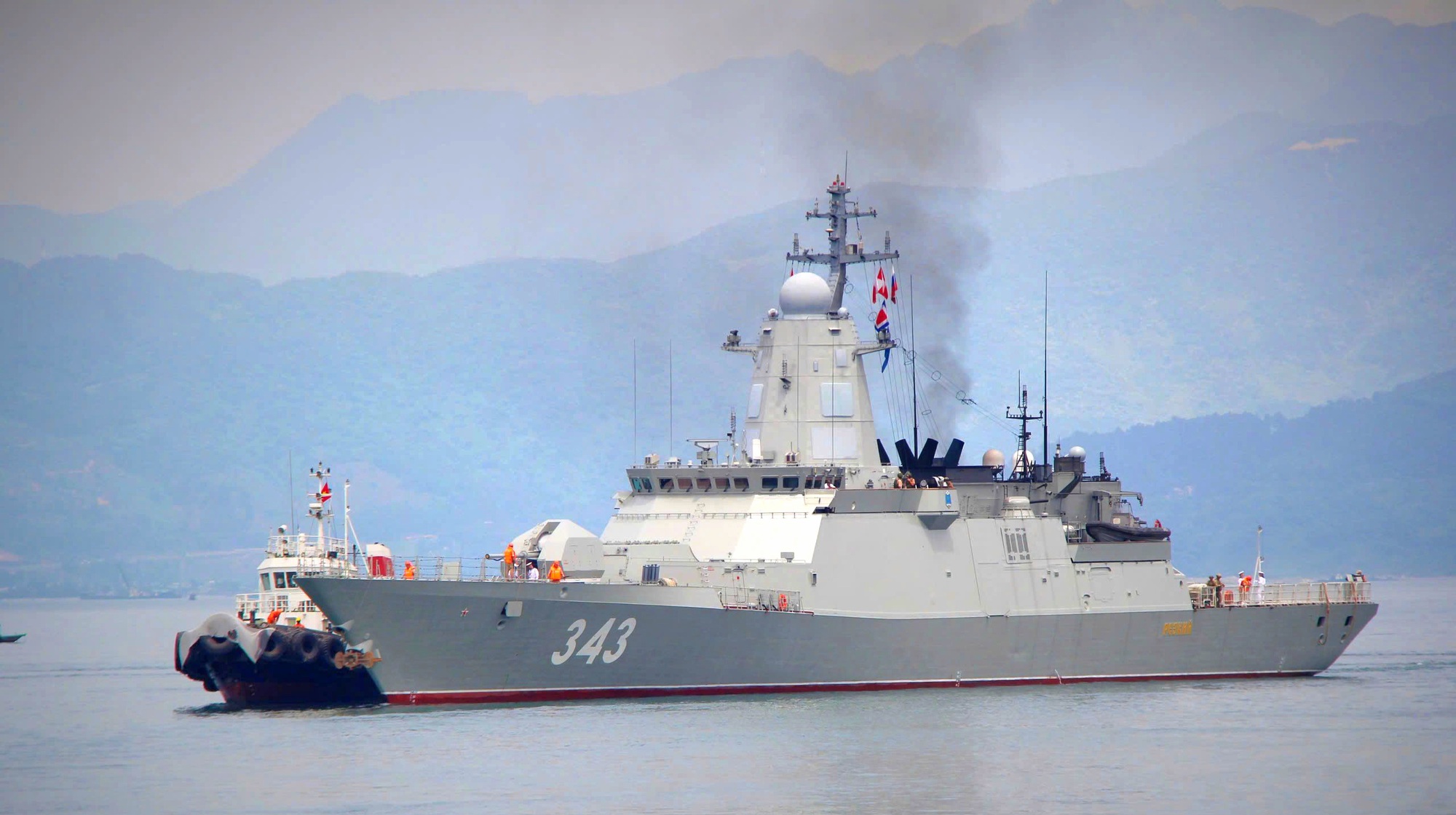 T&agrave;u Hải qu&acirc;n Nga cập cảng Ti&ecirc;n Sa, bắt đầu chuyến thăm Đ&agrave; Nẵng- Ảnh 1.