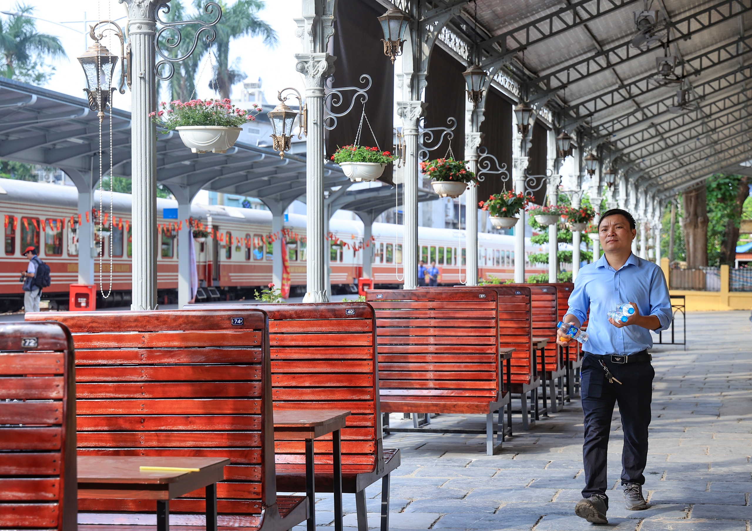 T&agrave;u hạng sang &ldquo;Hoa Phượng đỏ&rdquo; vừa khai trương c&oacute; g&igrave; đặc biệt?- Ảnh 3.