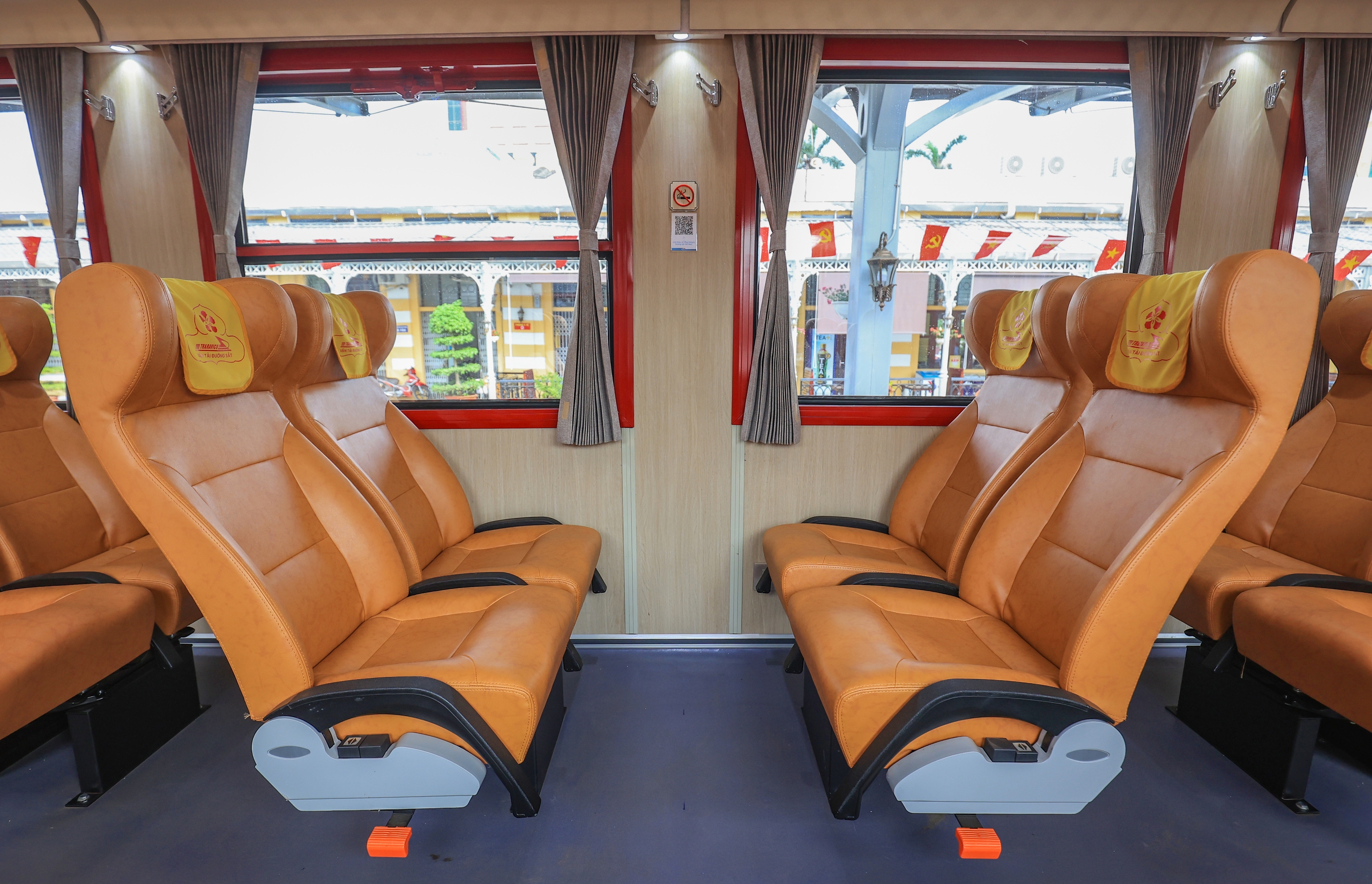 T&agrave;u hạng sang &ldquo;Hoa Phượng đỏ&rdquo; vừa khai trương c&oacute; g&igrave; đặc biệt?- Ảnh 16.