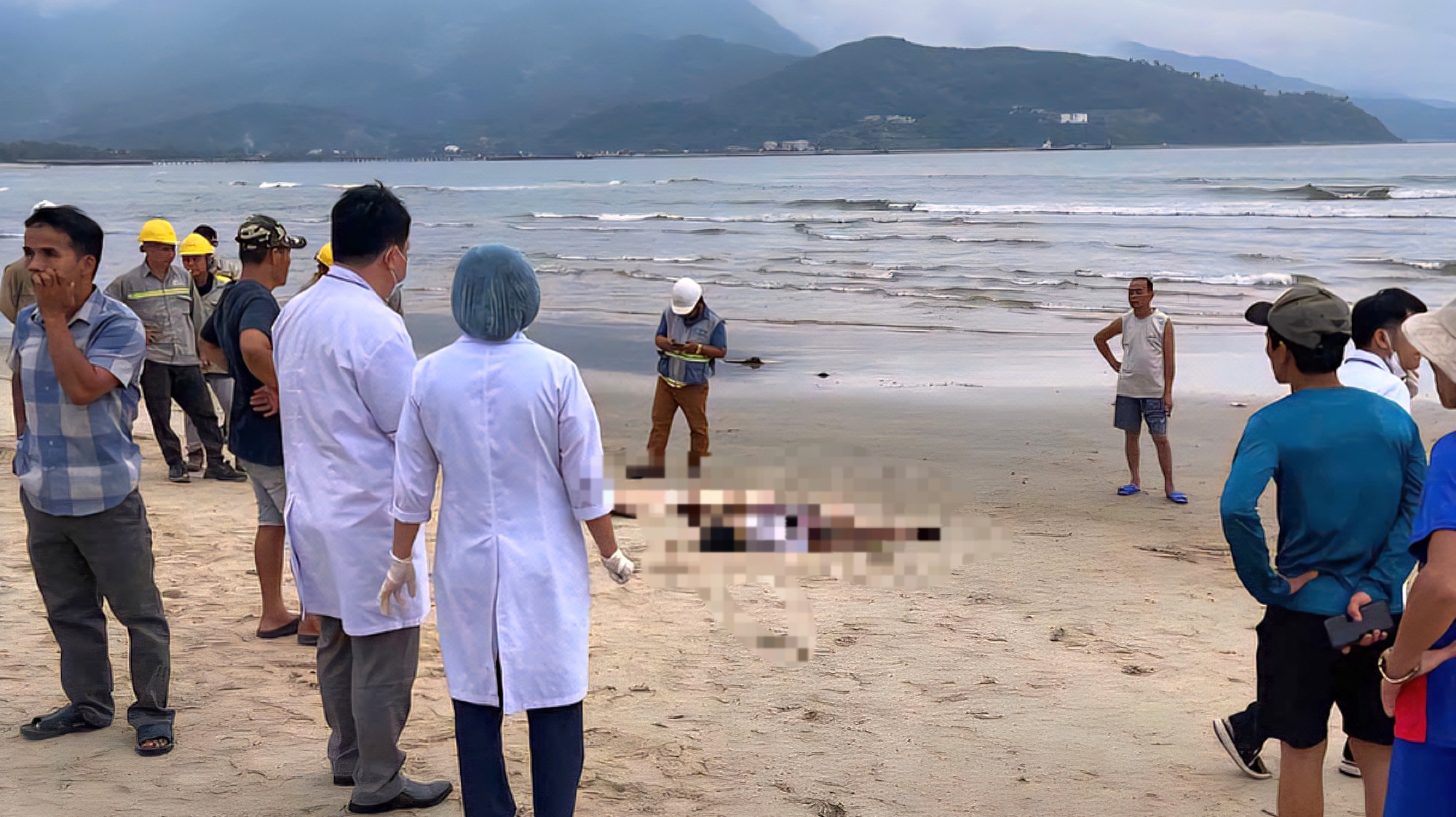 Hai nam sinh đuối nước thương t&acirc;m ở biển Đ&agrave; Nẵng- Ảnh 1.