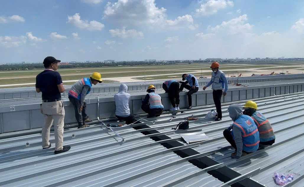 Đã khắc phục xong tình trạng dột ở nhà ga T3 Tân Sơn Nhất- Ảnh 2. Đã khắc phục xong tình trạng dột ở nhà ga T3 Tân Sơn Nhất- Ảnh 2.