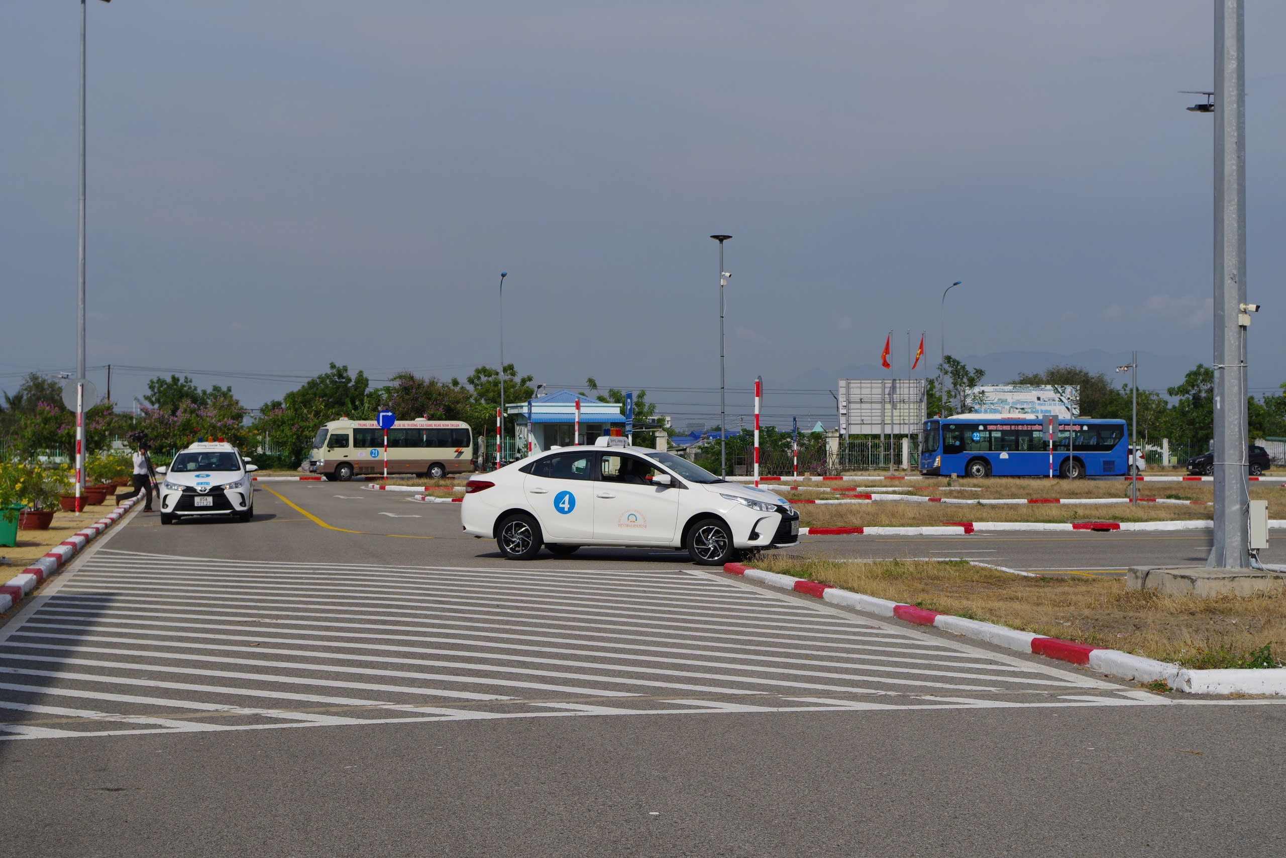 Hơn 1.200 học vi&ecirc;n dự kỳ thi s&aacute;t hạch l&aacute;i xe đầu ti&ecirc;n do CSGT Ninh Thuận gi&aacute;m s&aacute;t- Ảnh 2.