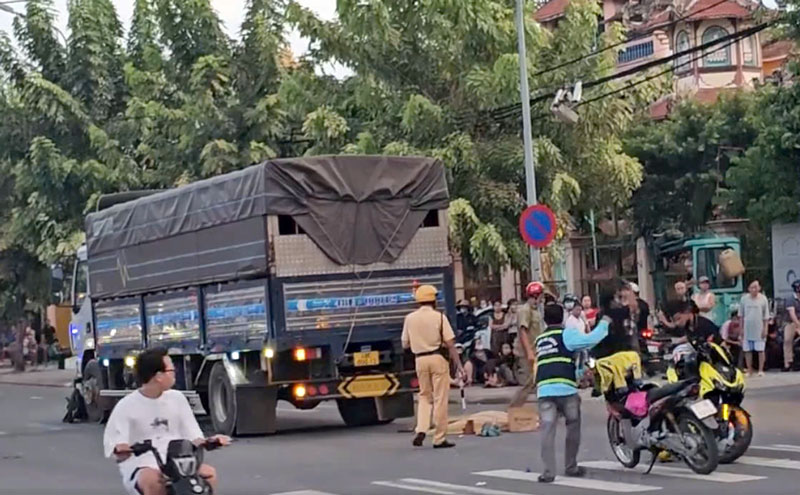 Hiện trường vụ tai nạn khiến người phụ nữ tử vong. Hiện trường vụ tai nạn khiến người phụ nữ tử vong.