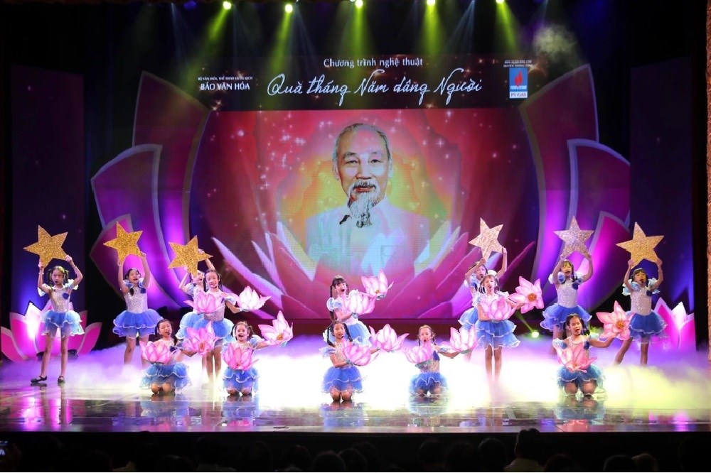 Chương tr&igrave;nh thể hiện t&igrave;nh cảm của nh&acirc;n d&acirc;n với Chủ tịch Hồ Ch&iacute; Minh.