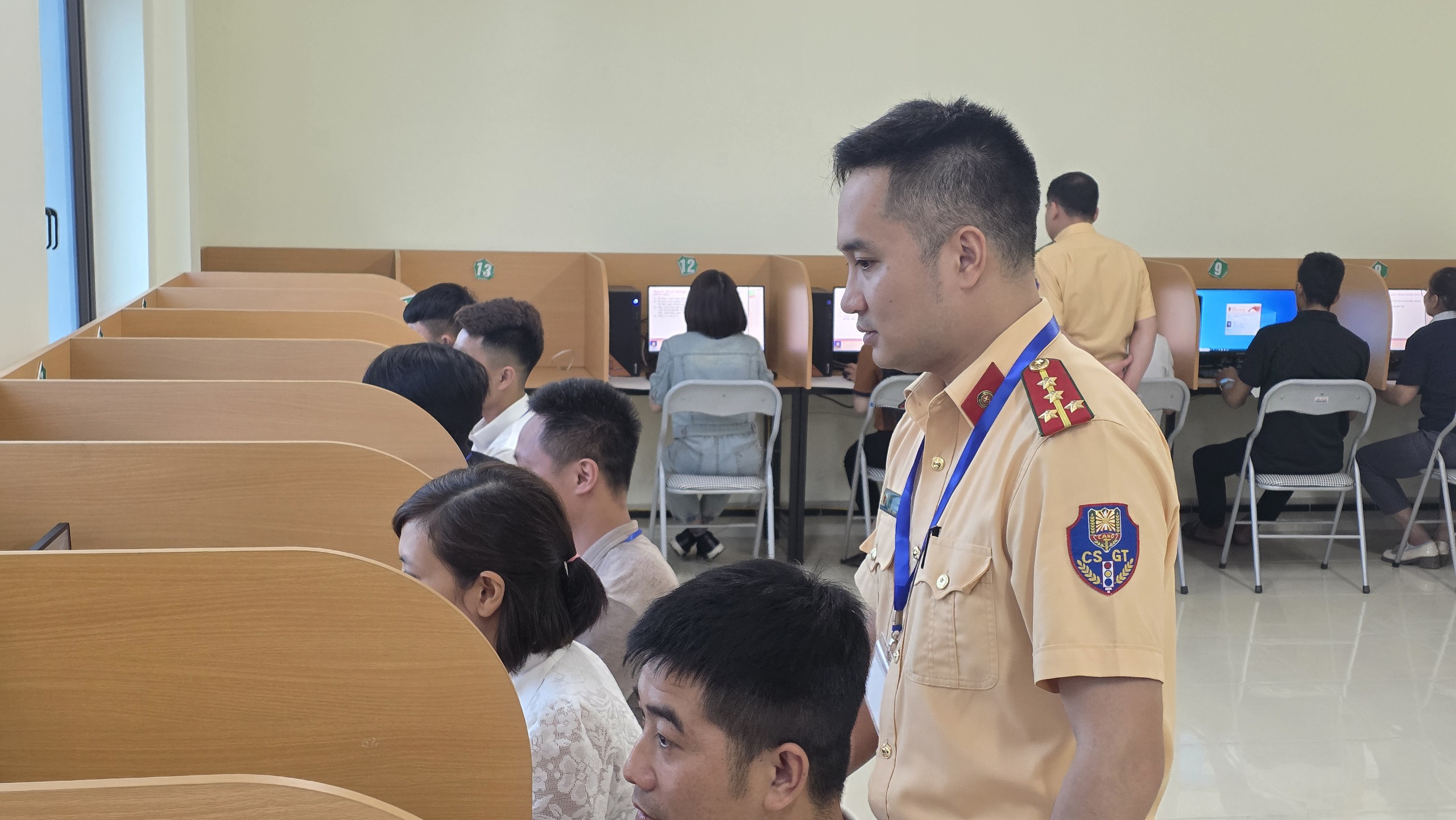 169 th&iacute; sinh dự kỳ thi s&aacute;t hạch GPLX đầu ti&ecirc;n do C&ocirc;ng an Y&ecirc;n B&aacute;i tổ chức- Ảnh 10.