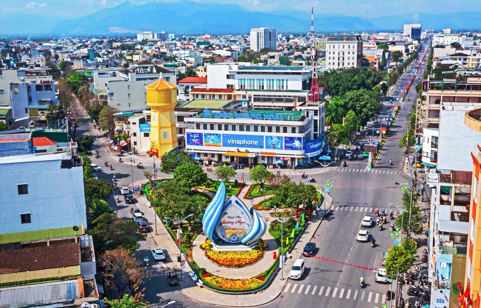 Quảng Ng&atilde;i - Kon Tum b&agrave;n việc s&aacute;p nhập: Ưu ti&ecirc;n đầu tư giao th&ocirc;ng, hỗ trợ nh&agrave; ở- Ảnh 3.
