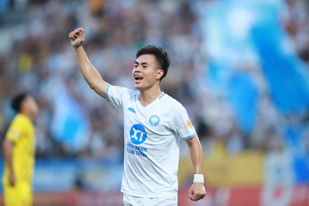 Tỏa s&aacute;ng ở V-League, tiền vệ L&yacute; C&ocirc;ng Ho&agrave;ng Anh c&oacute; thể trở lại tuyển Việt Nam?- Ảnh 1.