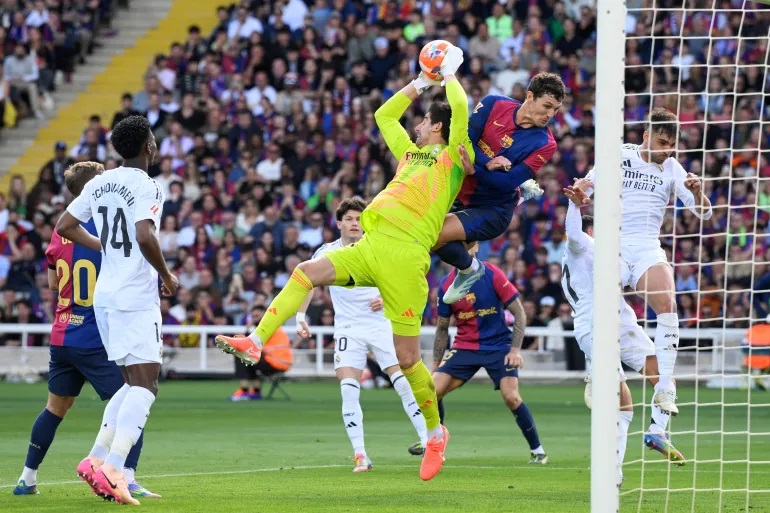 Ngược d&ograve;ng đ&aacute;nh bại Real Madrid, Barcelona tiến gần chức v&ocirc; địch La Liga- Ảnh 2.