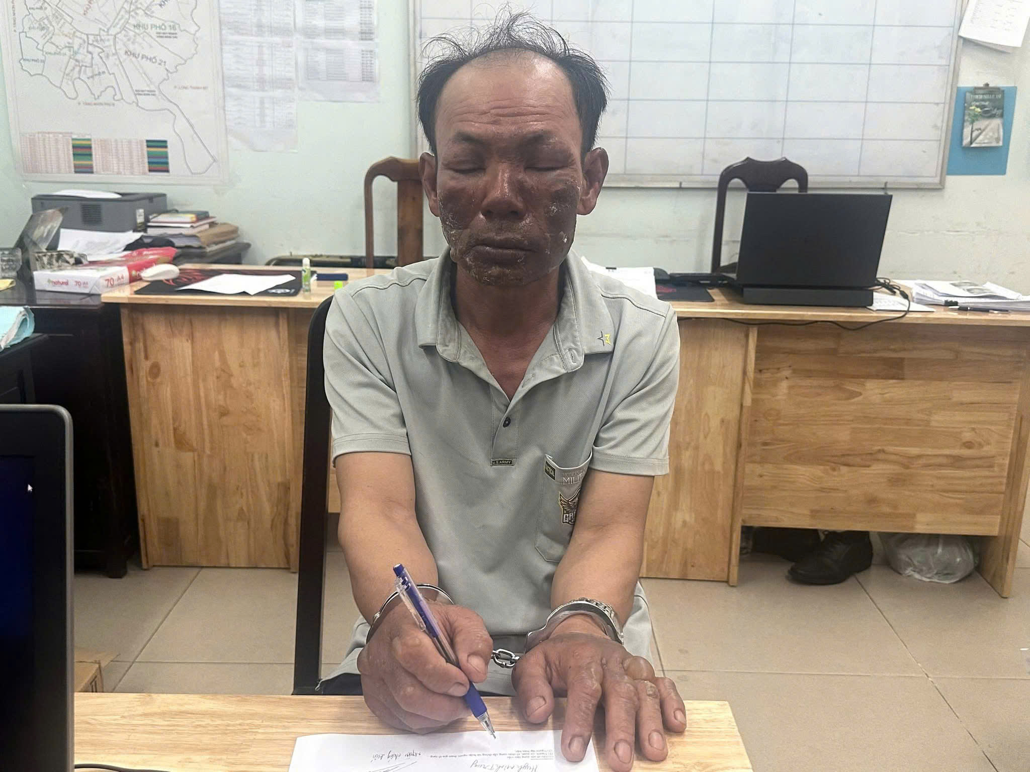 Lời khai của nghi phạm ph&oacute;ng hỏa l&agrave;m 3 người tử vong ở TP.HCM- Ảnh 1.