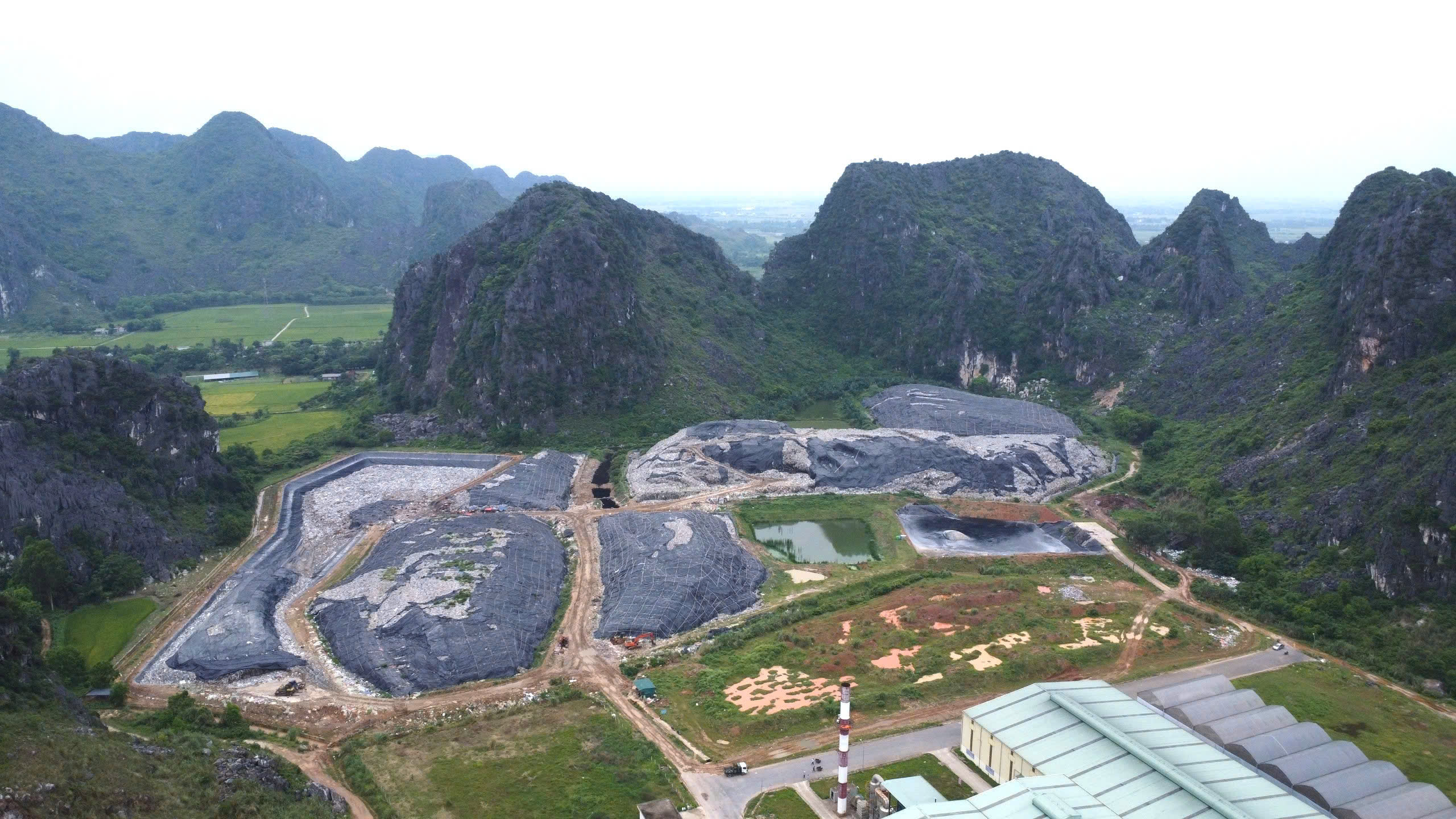 Sau đối thoại về xử lý ô nhiễm, rác thải ở TP Thanh Hóa được thu gom trở lại- Ảnh 2. Sau đối thoại về xử lý ô nhiễm, rác thải ở TP Thanh Hóa được thu gom trở lại- Ảnh 2.