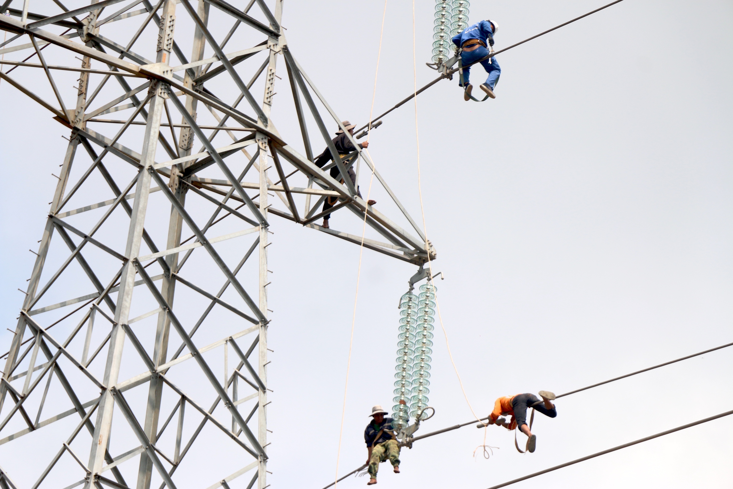 Th&aacute;o dỡ trụ điện cao thế, b&agrave;n giao mặt bằng tuyến tr&aacute;nh 1.800 tỷ đồng- Ảnh 5.