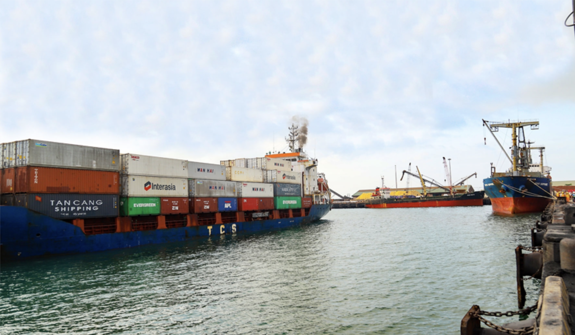 Chi lớn để h&uacute;t t&agrave;u mở tuyến, h&agrave;ng container qua cảng biển H&agrave; Tĩnh vẫn "lẹt đẹt"- Ảnh 1.