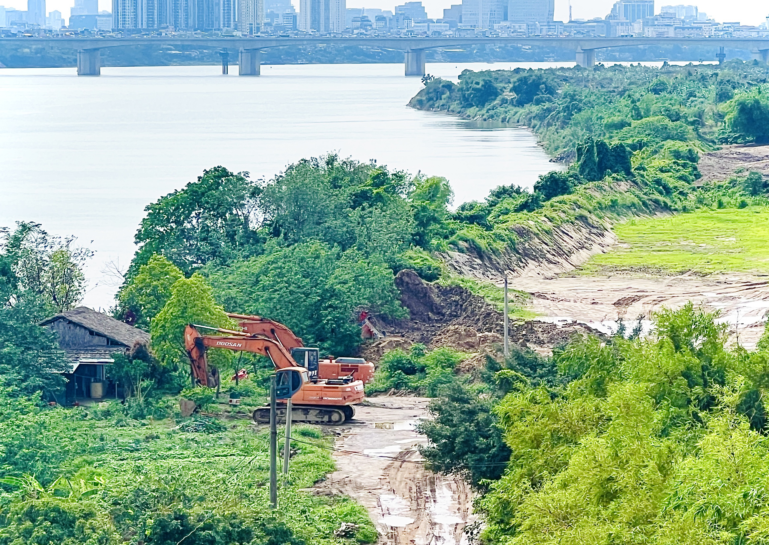H&agrave; Nội: Sẽ xử l&yacute; dứt điểm t&igrave;nh trạng san lấp, lấn chiếm b&atilde;i bồi ven s&ocirc;ng Hồng- Ảnh 11.