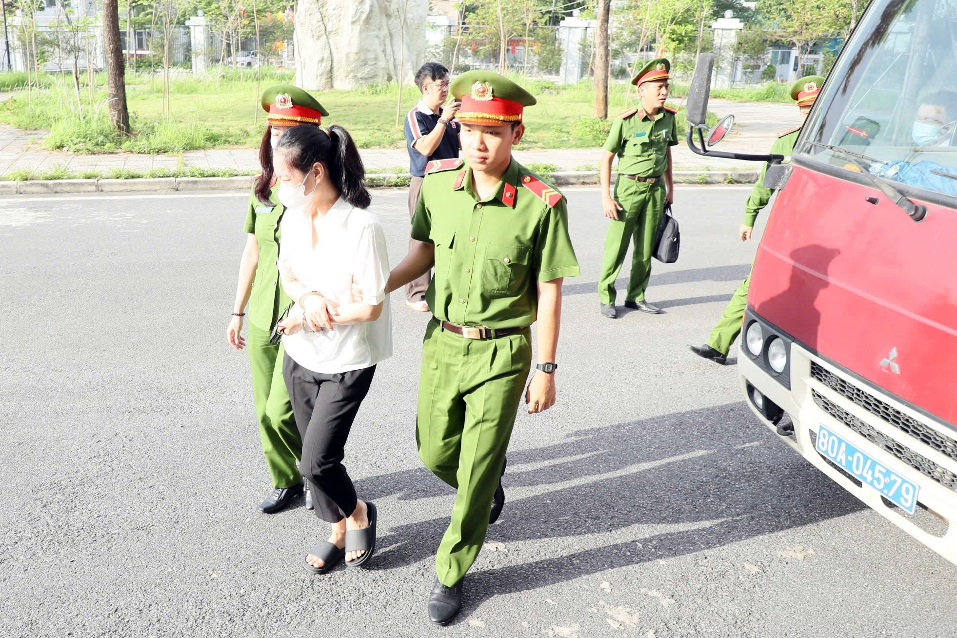 Cựu Thứ trưởng Nguyễn Linh Ngọc hầu t&ograve;a vụ đất hiếm ở Y&ecirc;n B&aacute;i- Ảnh 4.