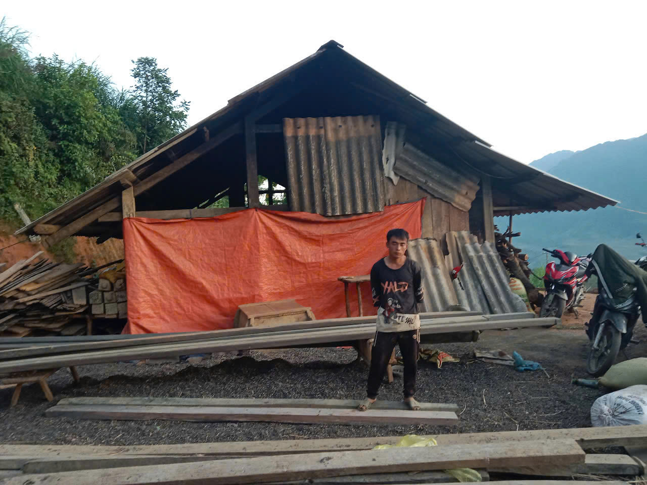 Chuyện "c&otilde;ng nh&agrave;" l&ecirc;n n&uacute;i ở Y&ecirc;n B&aacute;i- Ảnh 4.