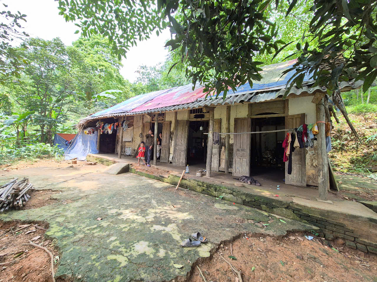 Thanh Sơn: X&oacute;a nh&agrave; tạm, dột n&aacute;t để kh&ocirc;ng ai bị bỏ lại ph&iacute;a sau- Ảnh 1.