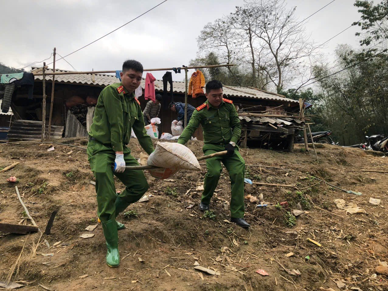 Chuyện "c&otilde;ng nh&agrave;" l&ecirc;n n&uacute;i ở Y&ecirc;n B&aacute;i- Ảnh 3.