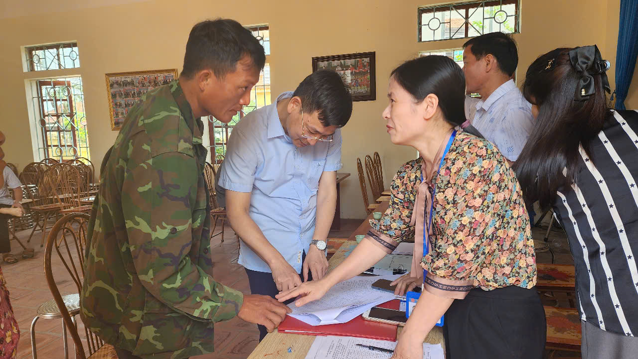 Huyện B&igrave;nh Xuy&ecirc;n chi trả tiền bồi thường giải ph&oacute;ng mặt bằng dự &aacute;n đường d&acirc;y 500kV L&agrave;o Cai- Ảnh 4.