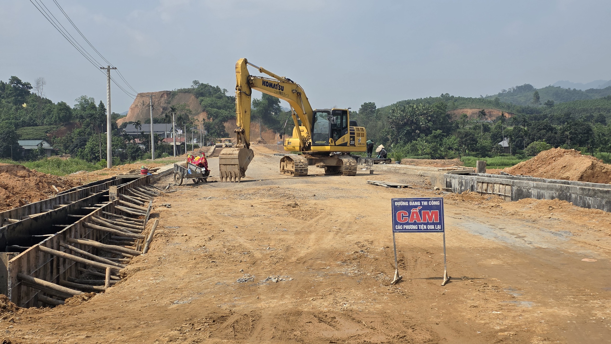 Dự án hơn 300 tỷ đồng ở Yên Bái: CSGT cân tải 24/24h để đảm bảo tiến độ- Ảnh 12. Dự án hơn 300 tỷ đồng ở Yên Bái: CSGT cân tải 24/24h để đảm bảo tiến độ- Ảnh 12.