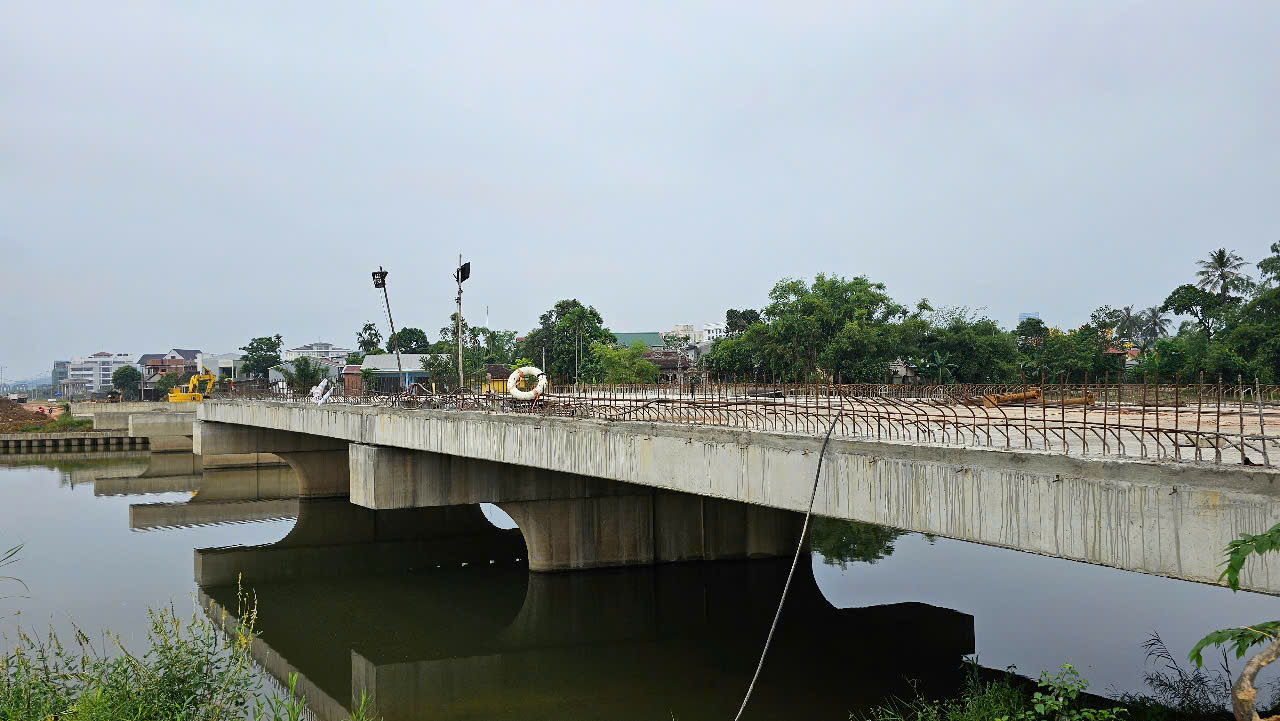 Huế: Gỡ vướng mặt bằng, đẩy nhanh tiến độ ho&agrave;n thiện cầu Vỹ Dạ- Ảnh 8.