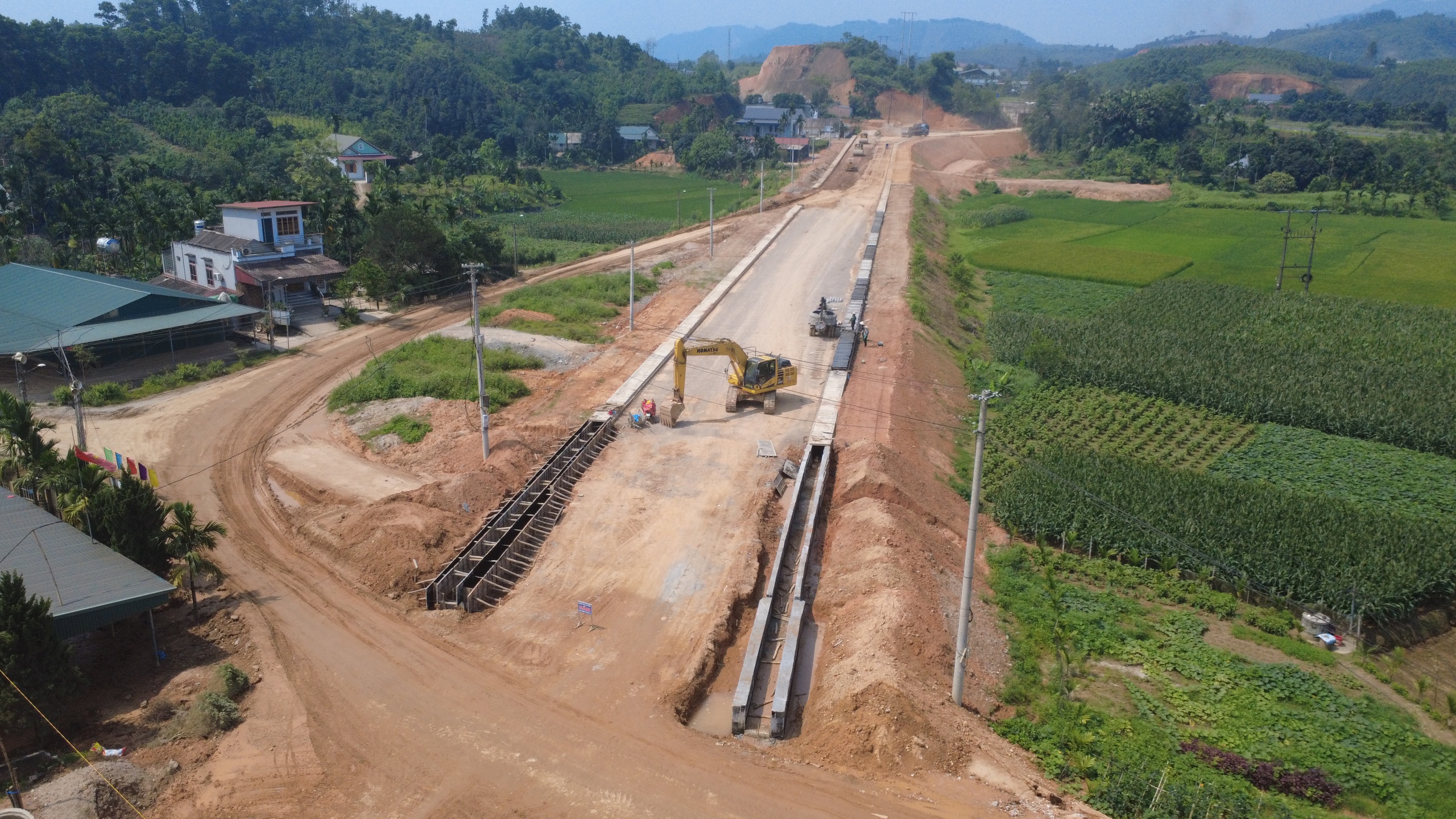 Dự án hơn 300 tỷ đồng ở Yên Bái: CSGT cân tải 24/24h để đảm bảo tiến độ- Ảnh 13. Dự án hơn 300 tỷ đồng ở Yên Bái: CSGT cân tải 24/24h để đảm bảo tiến độ- Ảnh 13.