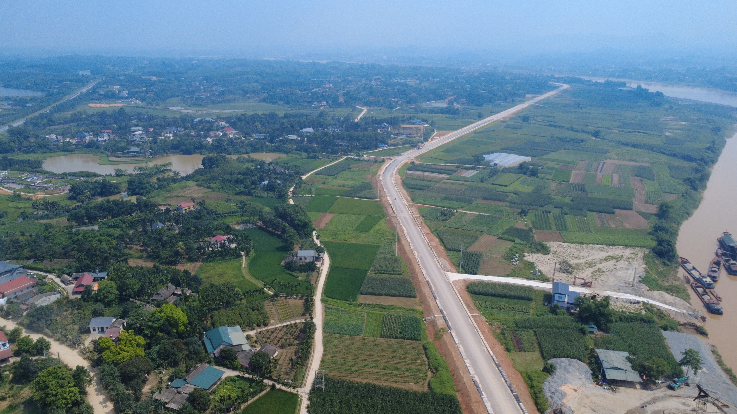 Dự án hơn 300 tỷ đồng ở Yên Bái: CSGT cân tải 24/24h để đảm bảo tiến độ- Ảnh 17. Dự án hơn 300 tỷ đồng ở Yên Bái: CSGT cân tải 24/24h để đảm bảo tiến độ- Ảnh 17.