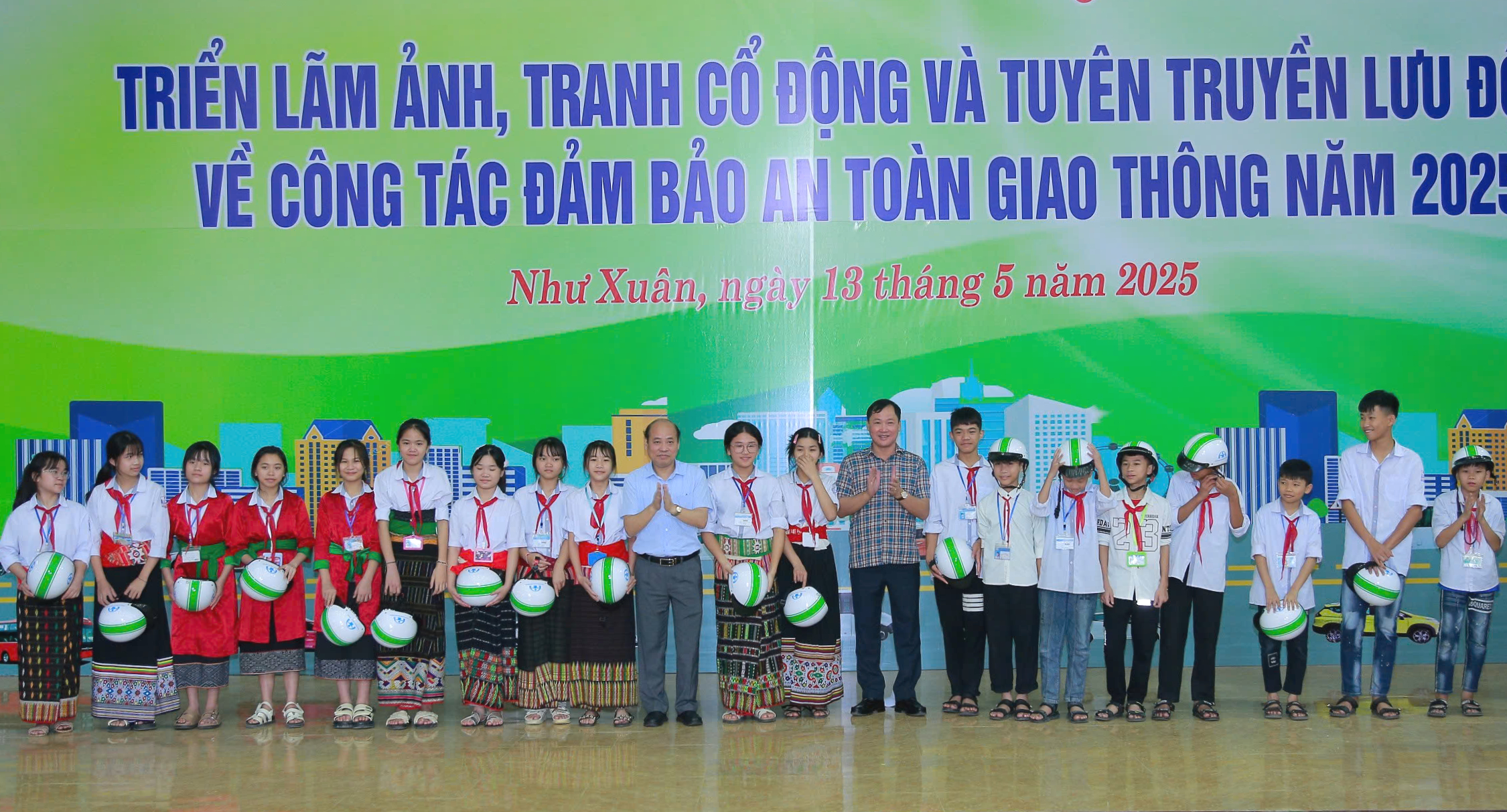 Triển l&atilde;m h&igrave;nh ảnh trực quan, kết nối cộng đồng v&igrave; an to&agrave;n giao th&ocirc;ng- Ảnh 3.
