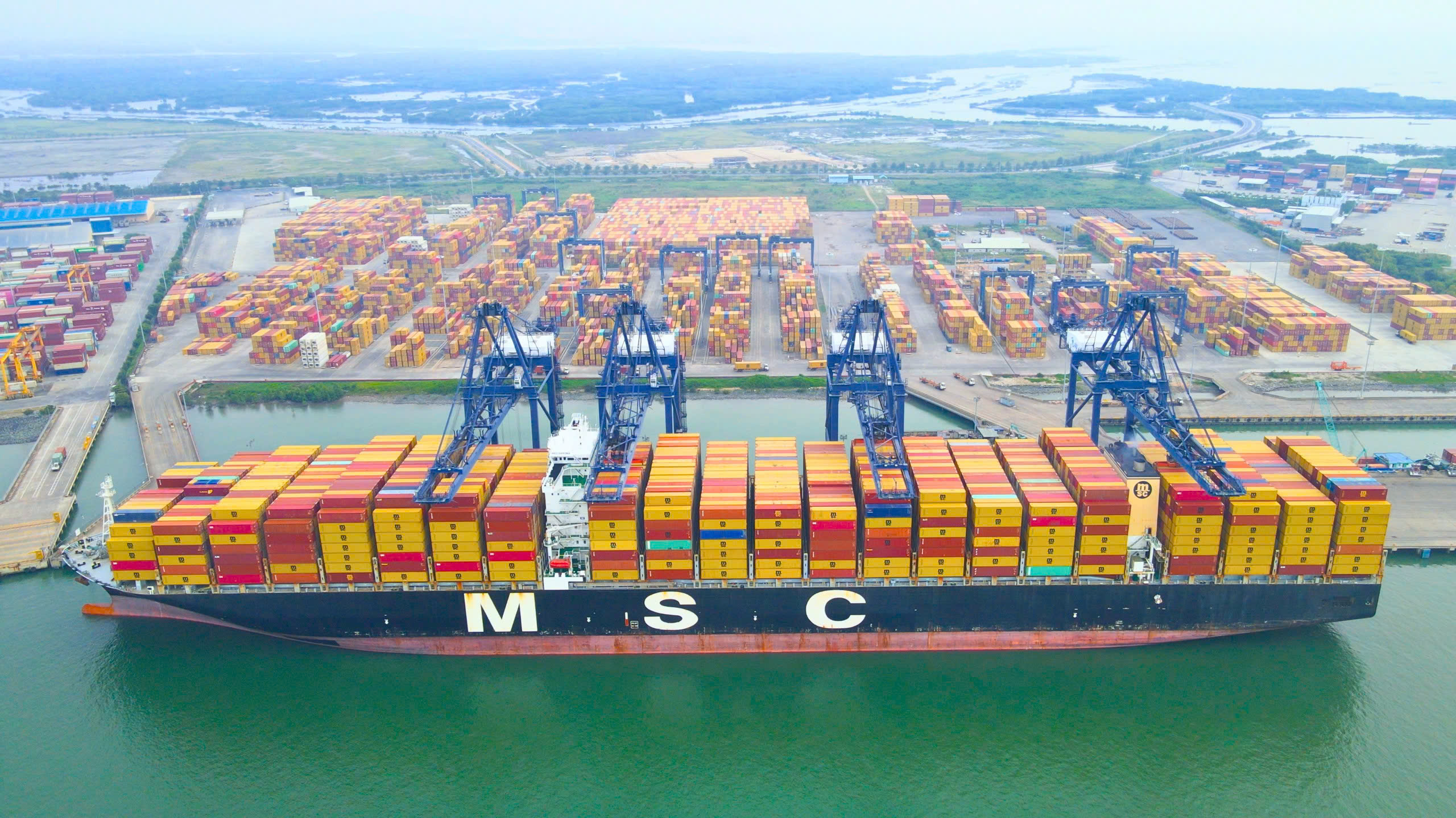 Cảng SSIT đ&oacute;n si&ecirc;u t&agrave;u container v&agrave;o l&agrave;m h&agrave;ng đi bờ T&acirc;y nước Mỹ- Ảnh 1.