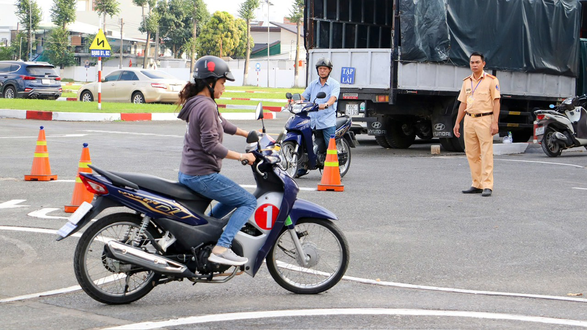Cảnh s&aacute;t giao th&ocirc;ng tổ chức s&aacute;t hạch l&aacute;i xe thế n&agrave;o?- Ảnh 4.