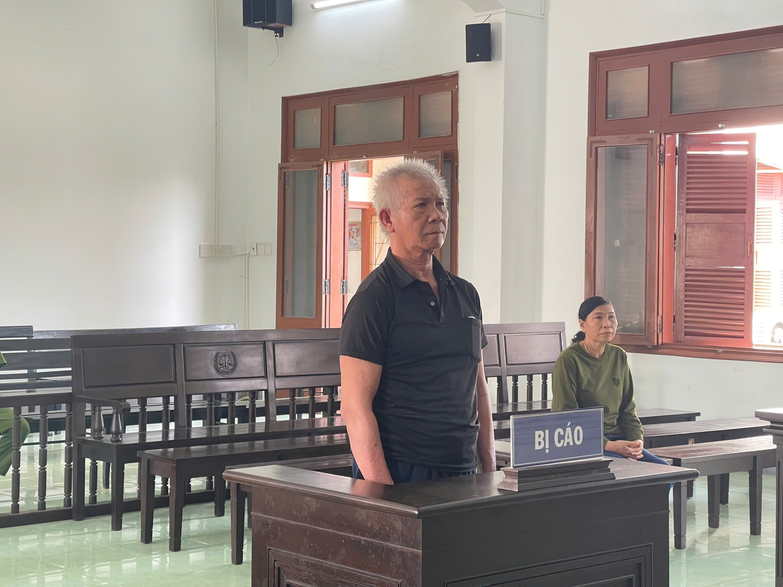 D&ugrave;ng thuốc diệt cỏ đầu độc vợ cũ, bị tuy&ecirc;n phạt 10 năm t&ugrave;- Ảnh 1.