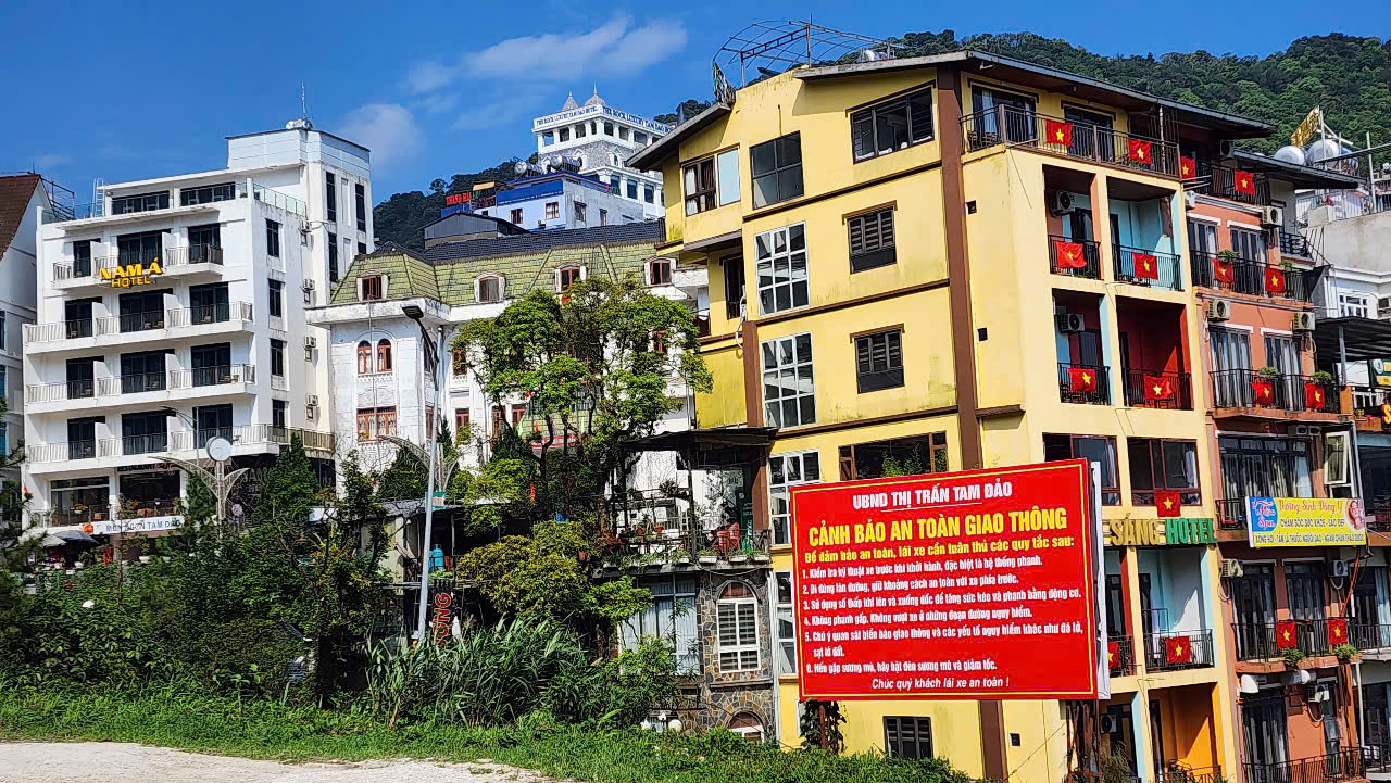 Vĩnh Phúc: Đồng loạt nhiều giải pháp sau liên tiếp tai nạn trên đường đèo Tam Đảo- Ảnh 4. Vĩnh Phúc: Đồng loạt nhiều giải pháp sau liên tiếp tai nạn trên đường đèo Tam Đảo- Ảnh 4.