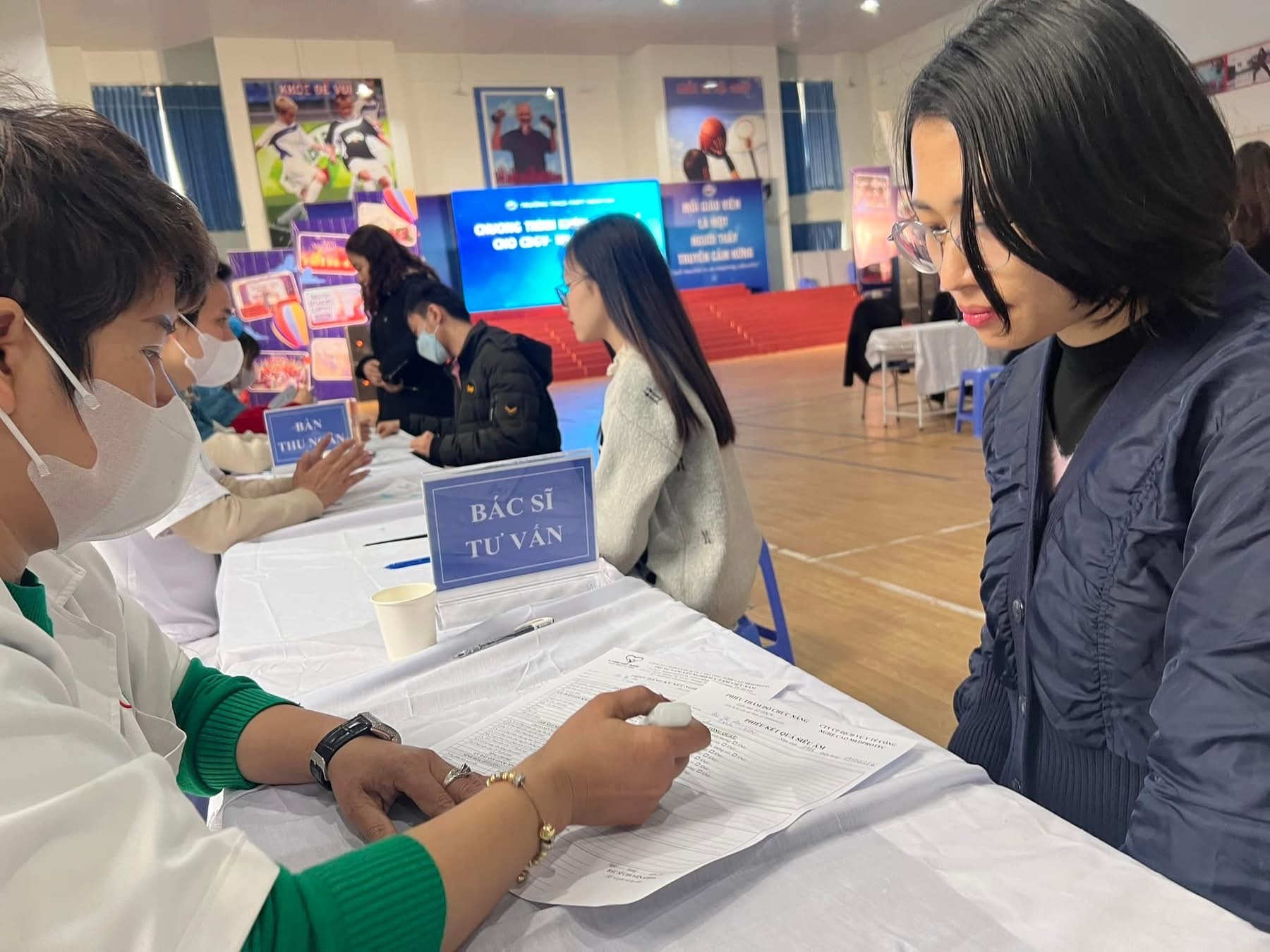 Mỗi năm được kh&aacute;m sức khỏe một lần l&agrave; quyền lợi của người lao động- Ảnh 2.