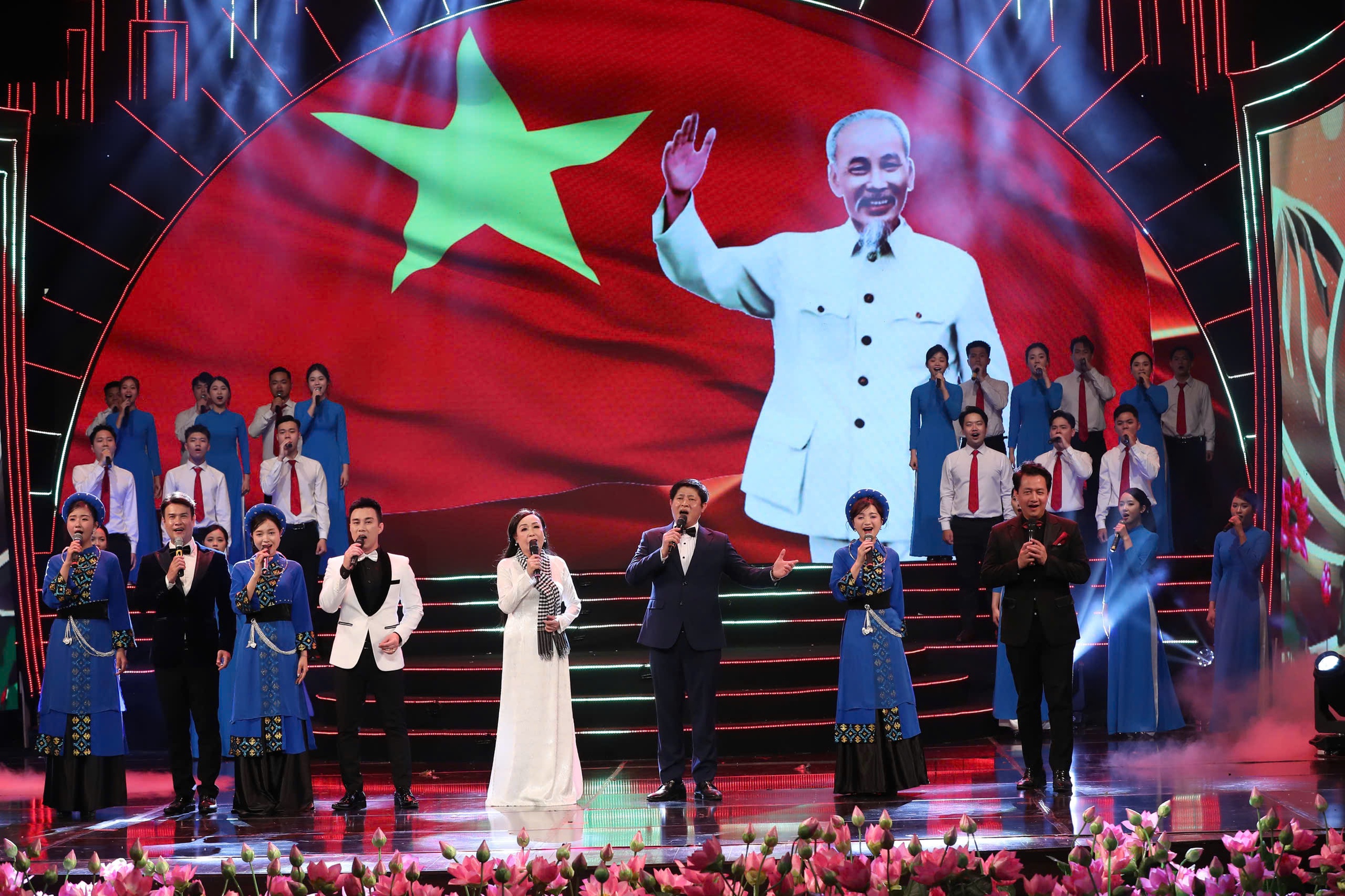 X&uacute;c động chương tr&igrave;nh nghệ thuật đặc biệt &ldquo;Qu&agrave; th&aacute;ng 5 d&acirc;ng Người&rdquo;- Ảnh 20.
