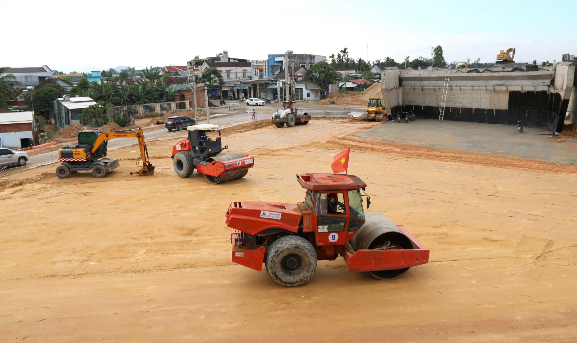 Kh&ocirc;ng để vướng mắc nhỏ ảnh hưởng tiến độ cao tốc Quảng Ng&atilde;i - Ho&agrave;i Nhơn- Ảnh 2.
