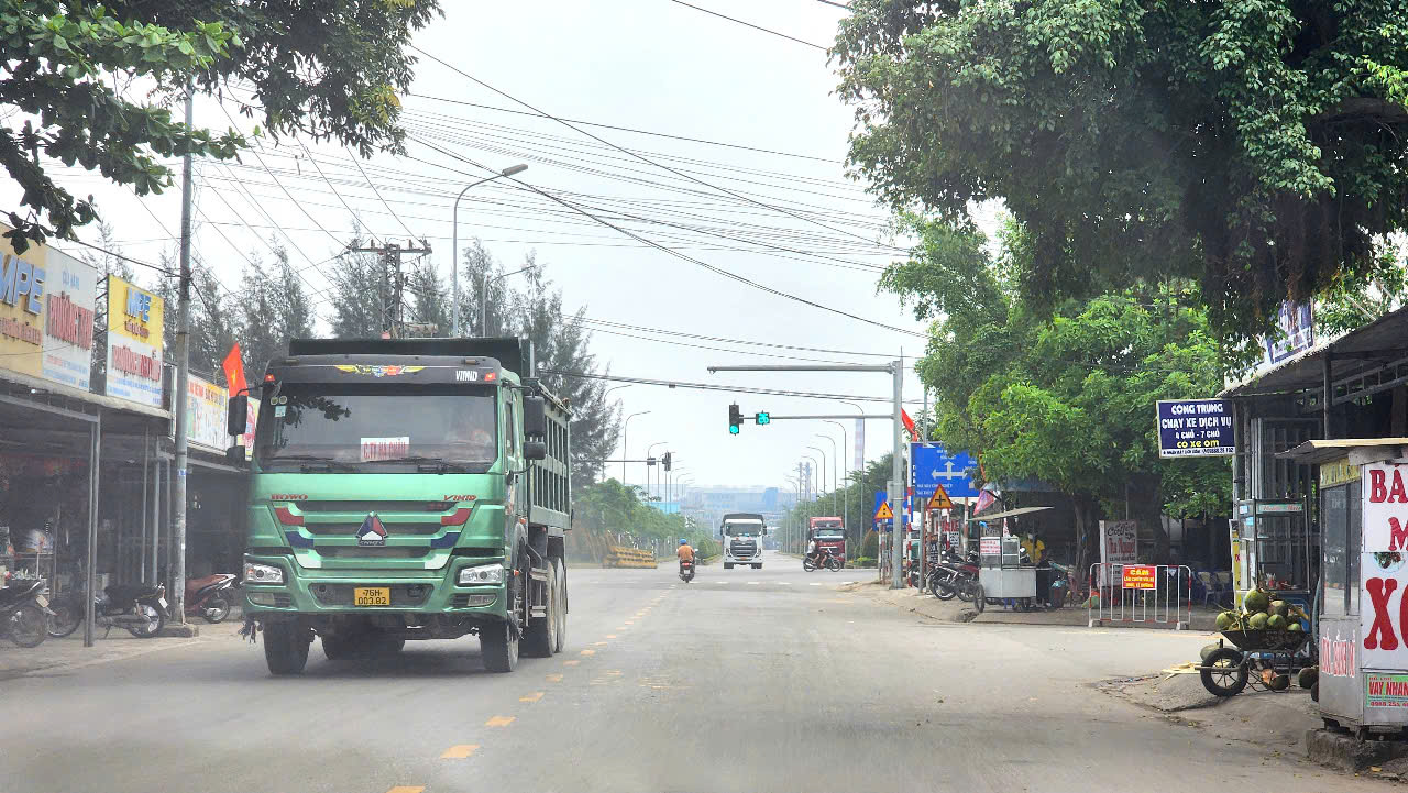 Quảng Ng&atilde;i: Tuyến nh&aacute;nh đường sắt 900 tỷ l&agrave; bệ ph&oacute;ng n&acirc;ng tầm cảng Dung Quất- Ảnh 2.