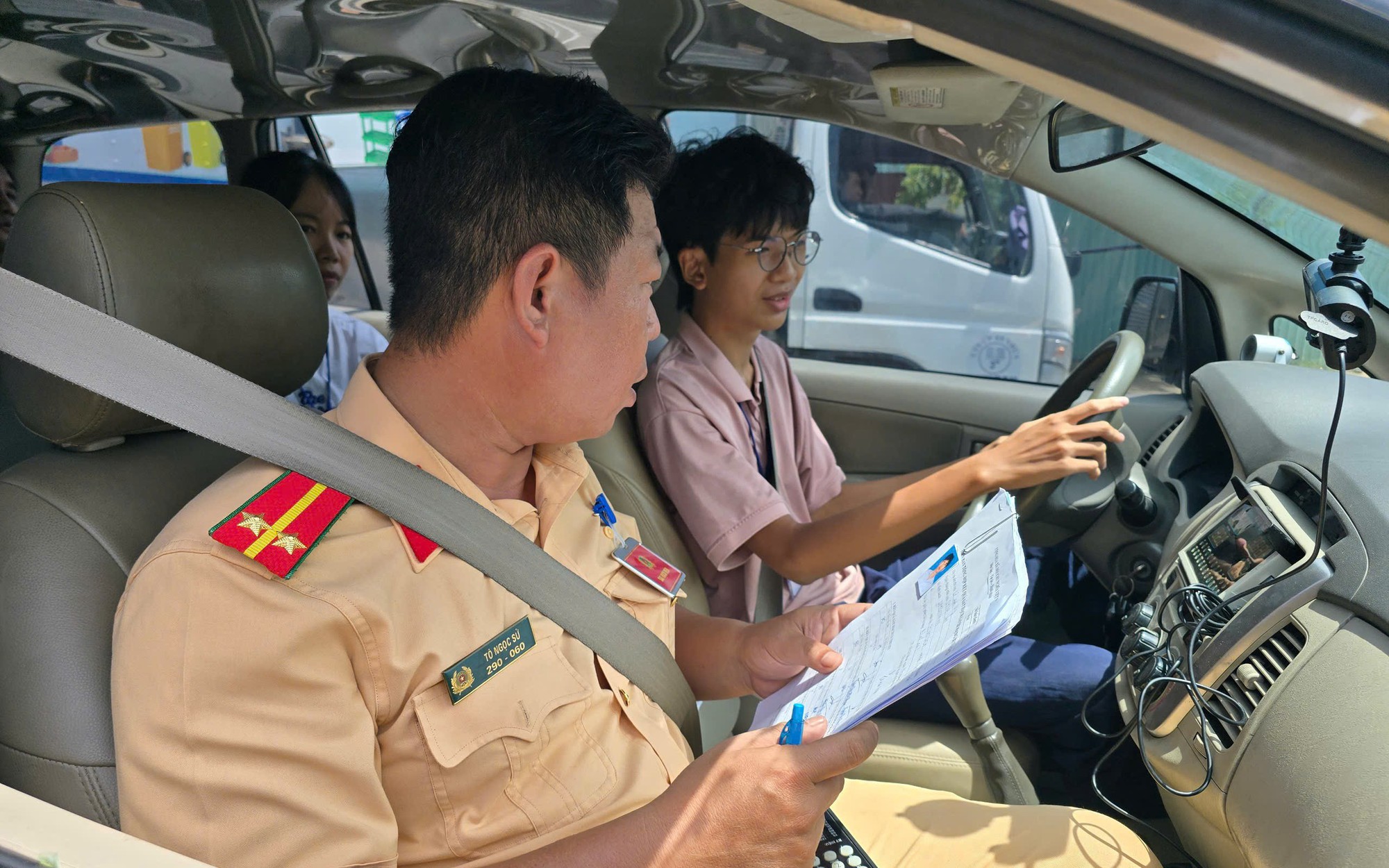 500 học vi&ecirc;n dự kỳ s&aacute;t hạch cấp giấy ph&eacute;p l&aacute;i xe đầu ti&ecirc;n do CSGT TP.HCM tổ chức