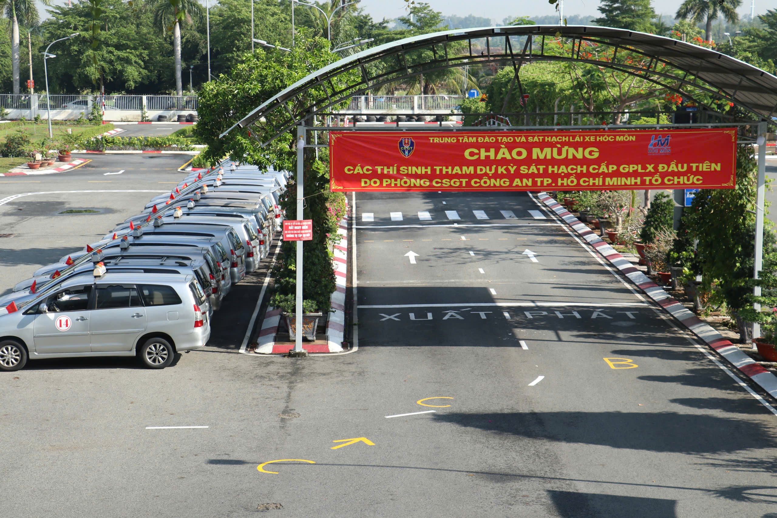 500 học vi&ecirc;n dự kỳ s&aacute;t hạch cấp giấy ph&eacute;p l&aacute;i xe đầu ti&ecirc;n do CSGT TP.HCM tổ chức- Ảnh 4.