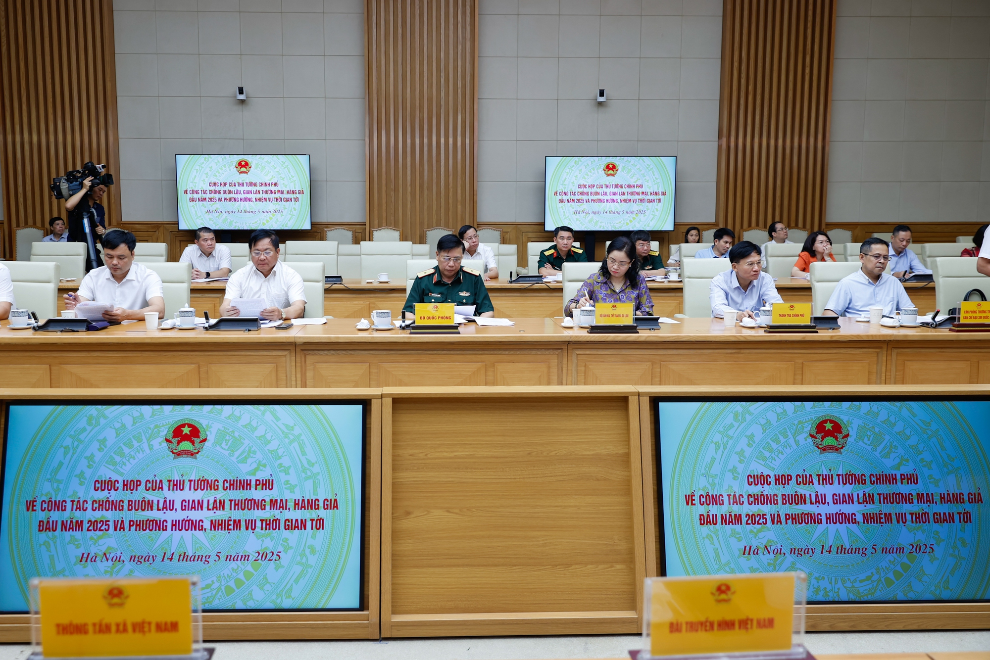 Thủ tướng: Lập tổ công tác đặc biệt, mở đợt tấn công cao điểm truy quét buôn lậu, hàng giả- Ảnh 3. Thủ tướng: Lập tổ công tác đặc biệt, mở đợt tấn công cao điểm truy quét buôn lậu, hàng giả- Ảnh 3.