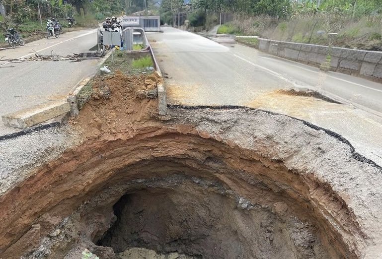 Bắc Kạn c&ocirc;ng bố t&igrave;nh huống khẩn cấp sau khi xuất hiện 7 "hố tử thần" ở một x&atilde;- Ảnh 1.