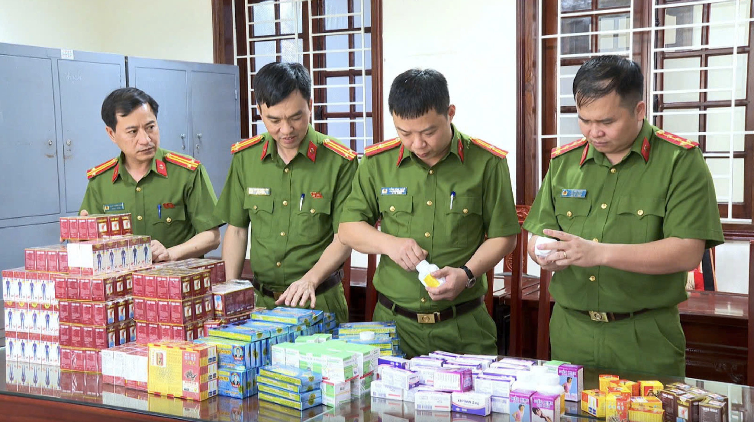 Sữa, thực phẩm chức năng giả tr&agrave;n lan: Kh&ocirc;ng thể "r&uacute;t kinh nghiệm" l&agrave; xong- Ảnh 2.