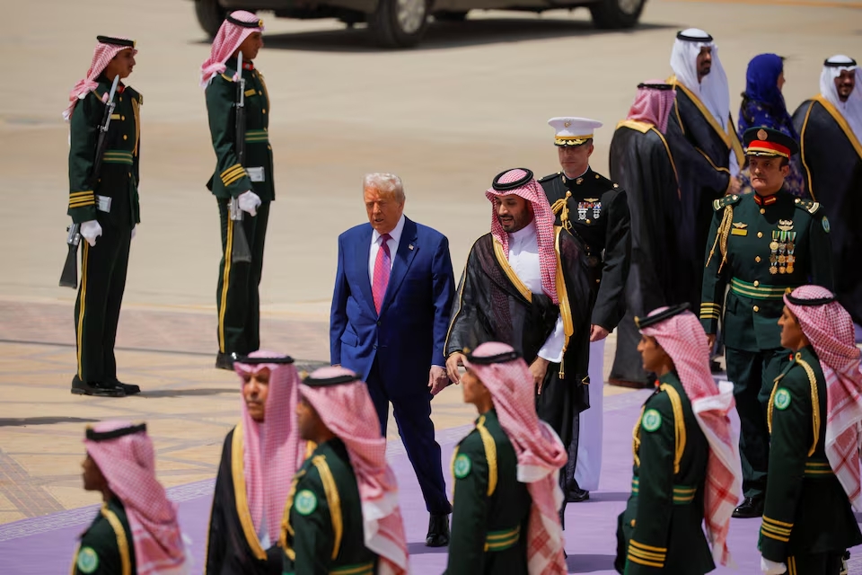 Tổng thống Trump c&oacute; loạt tuy&ecirc;n bố bất ngờ mở đầu chuyến c&ocirc;ng du v&ugrave;ng Vịnh- Ảnh 1.